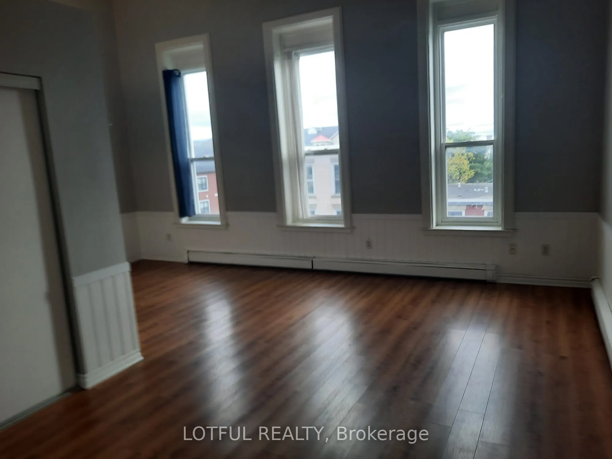 192 King Street W, #201