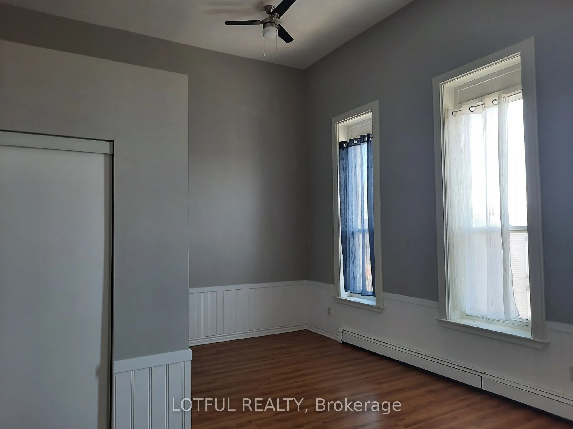 192 King Street W, #301