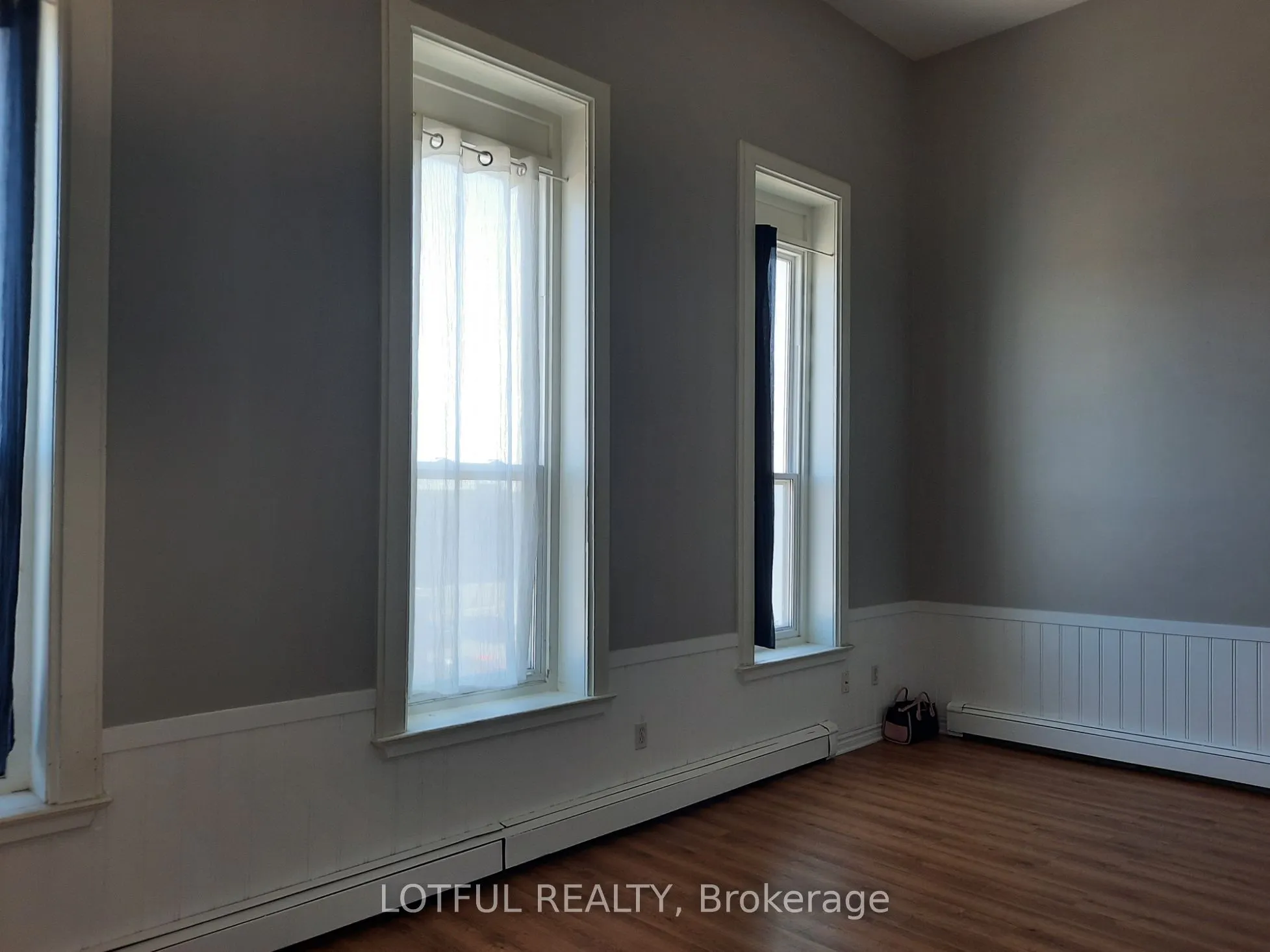 192 King Street W, #301