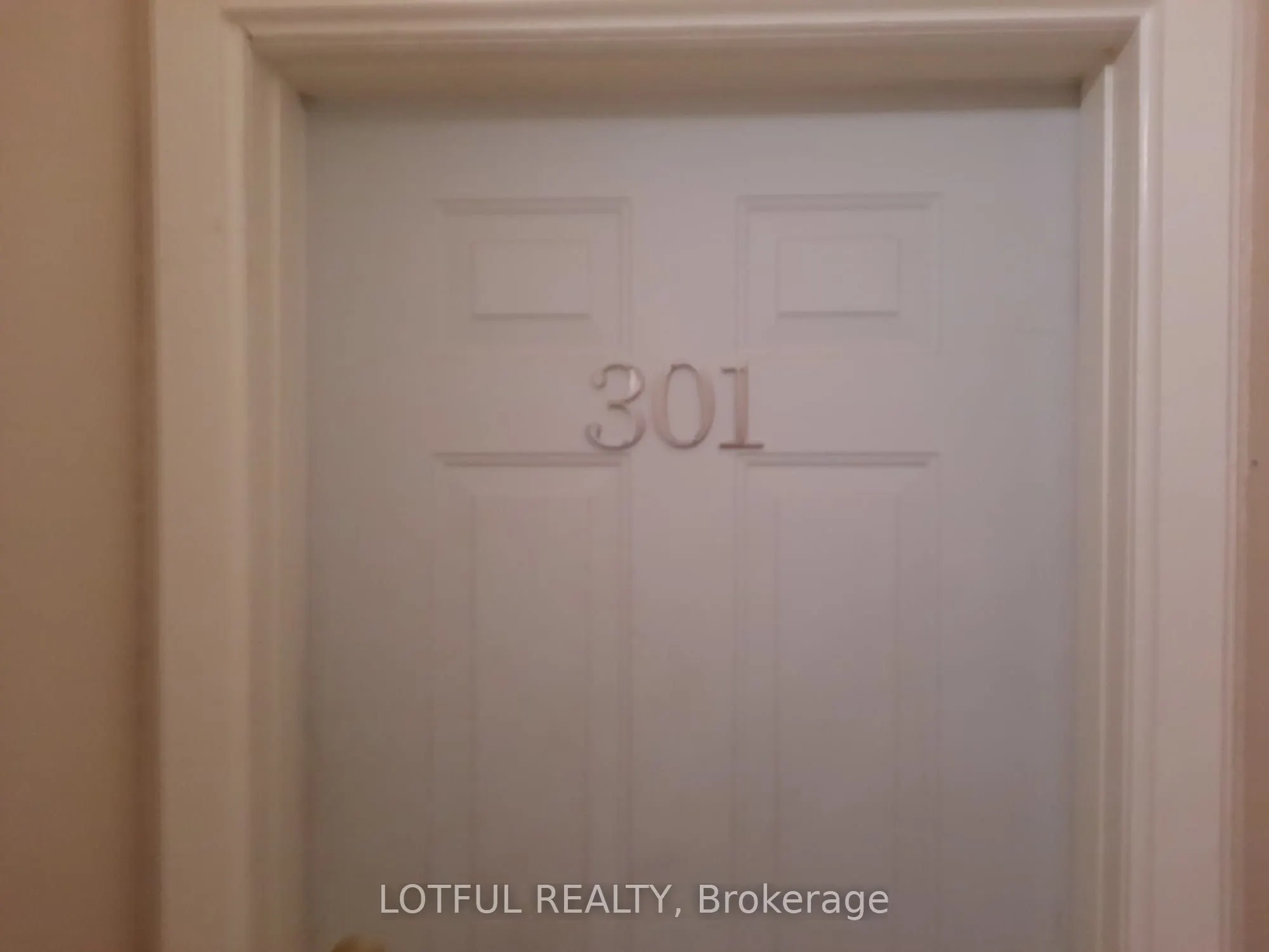 192 King Street W, #301