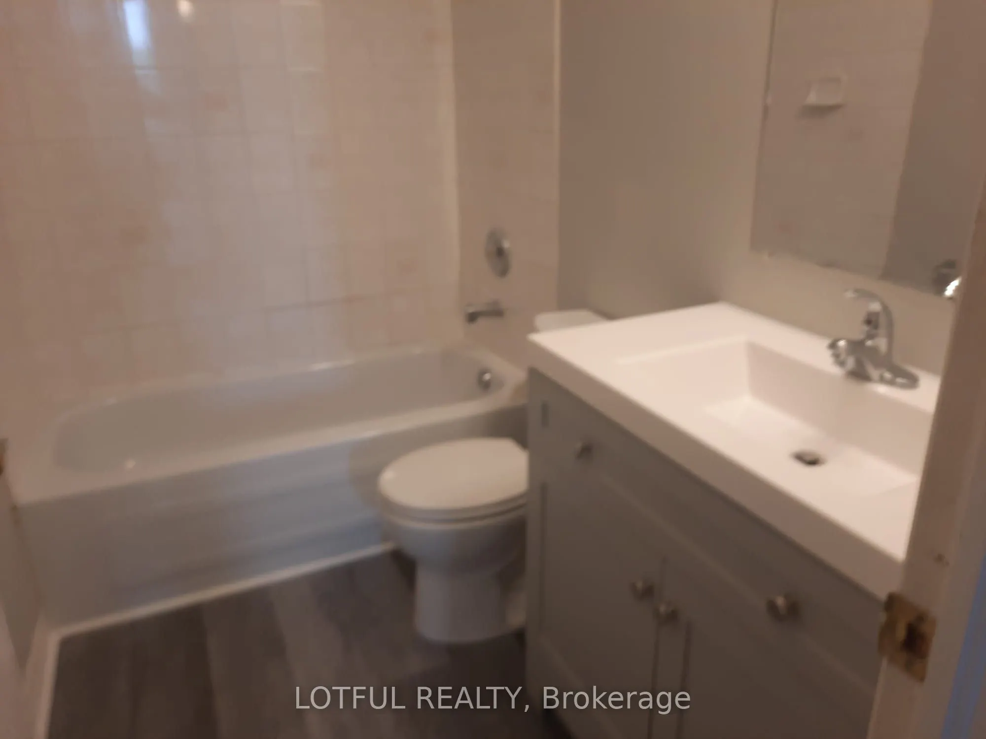 192 King Street W, #301