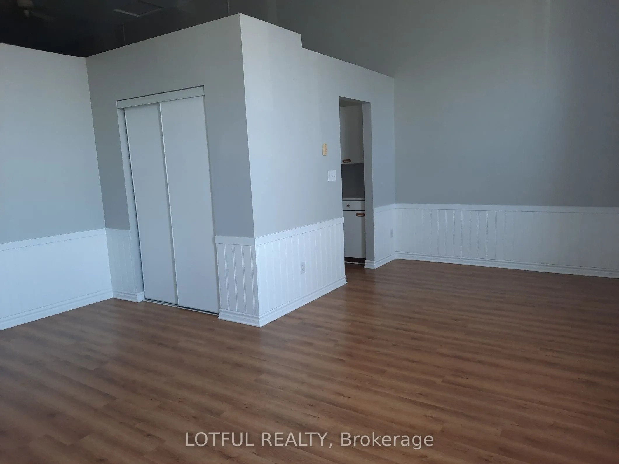 192 King Street W, #301