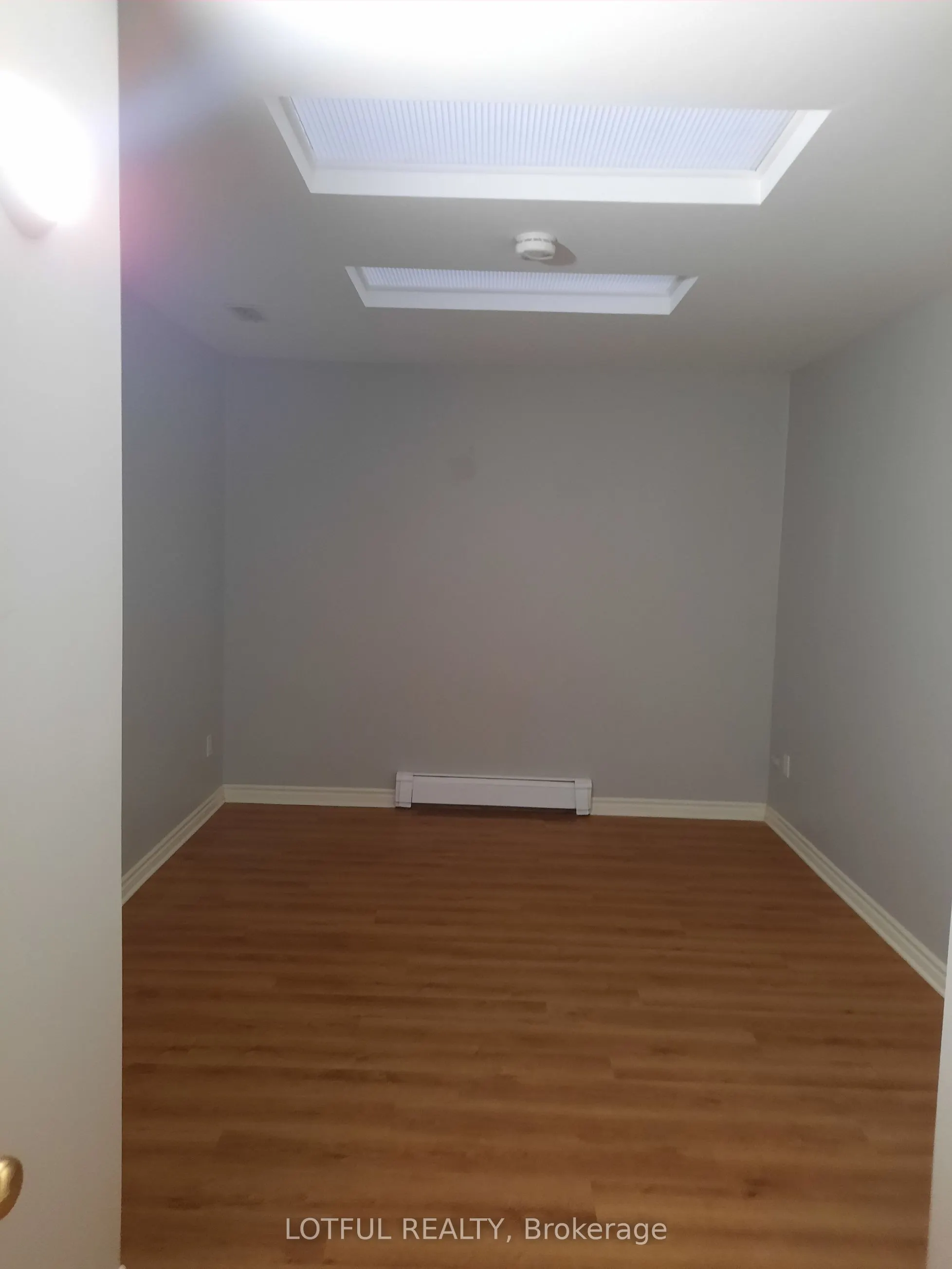 192 King Street W, #301