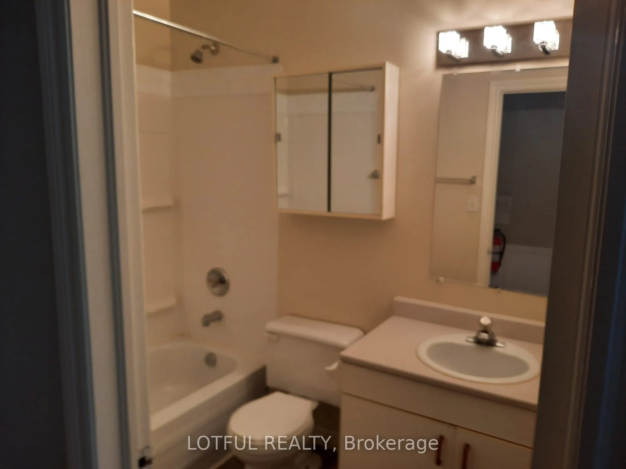 192 King Street W, #301