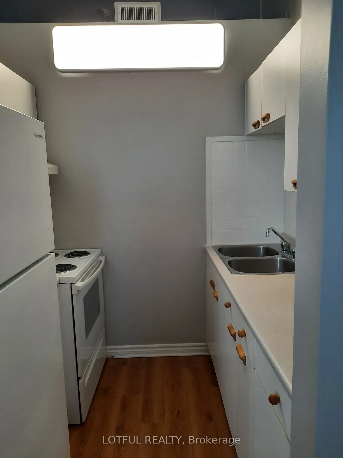 192 King Street W, #301