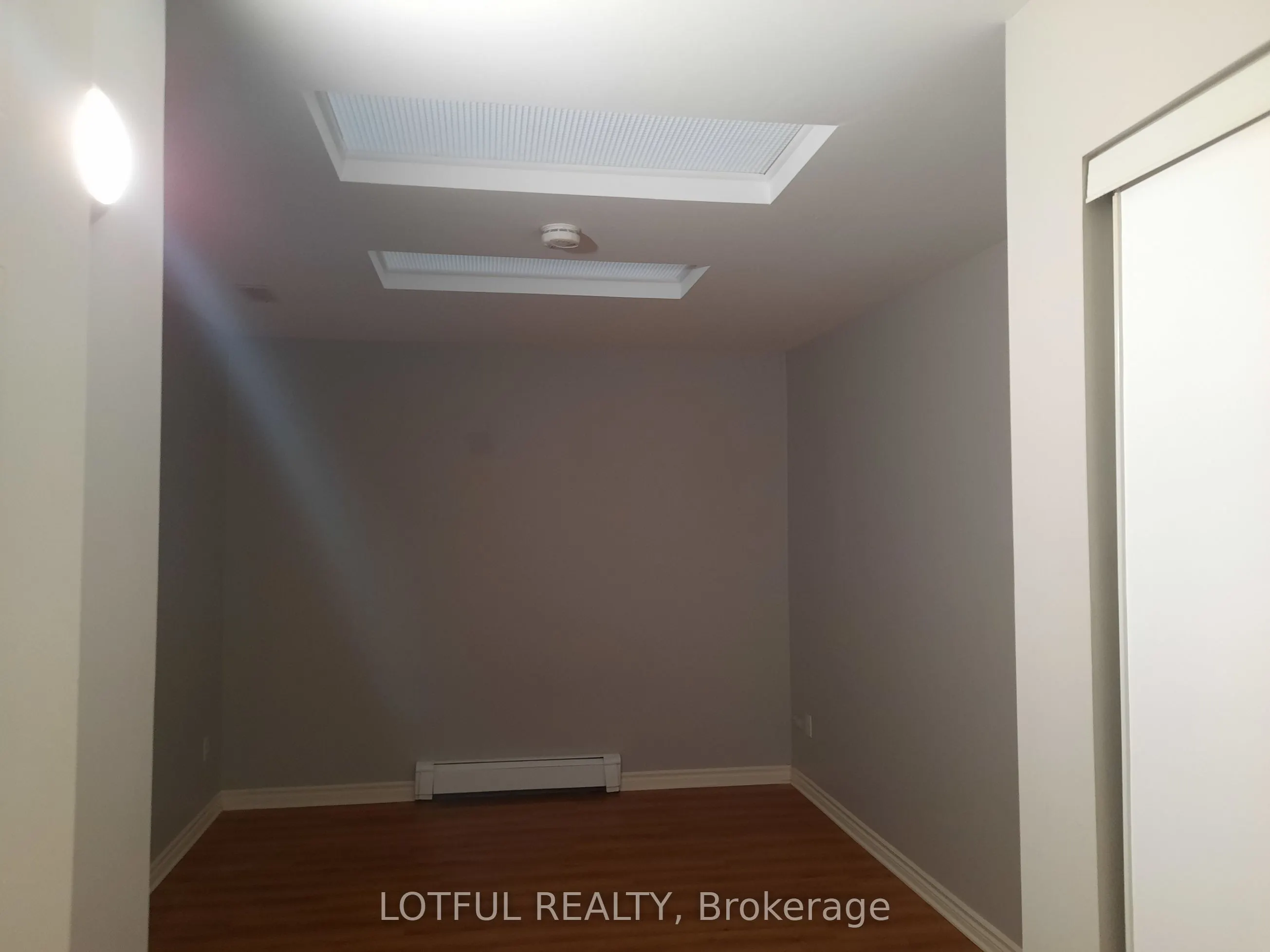 192 King Street W, #301