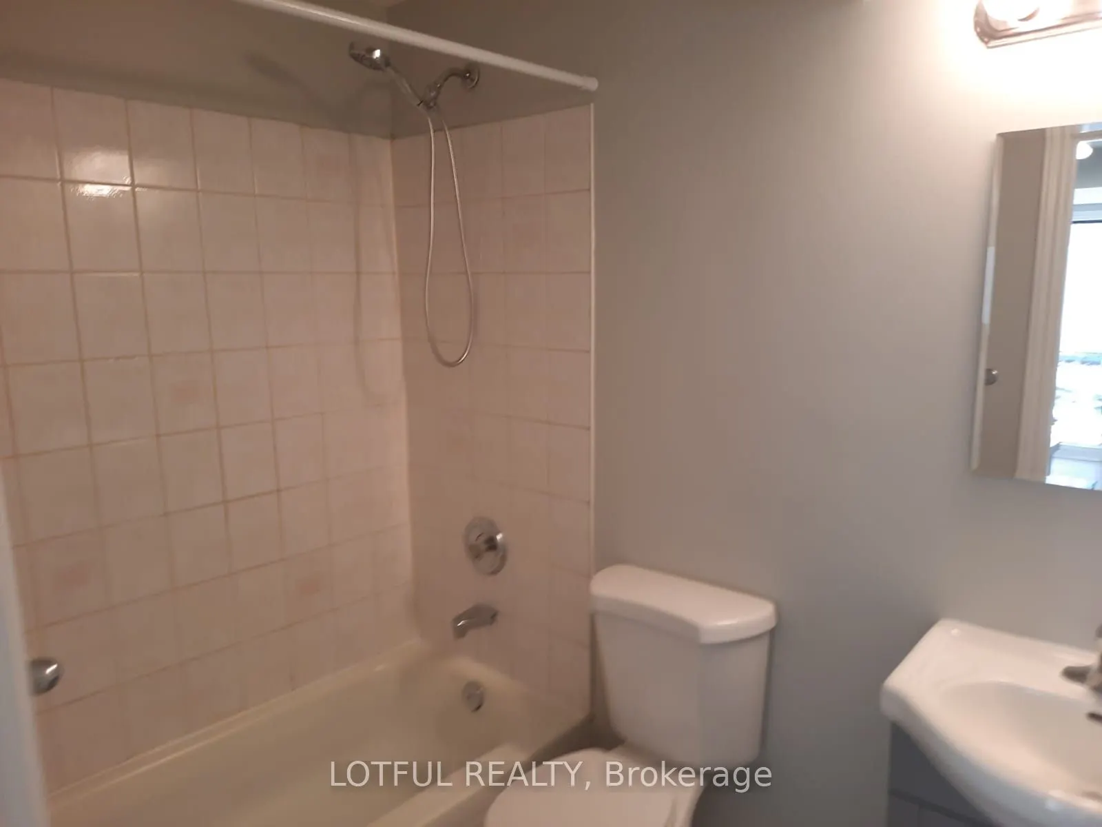 192 King Street W, #103