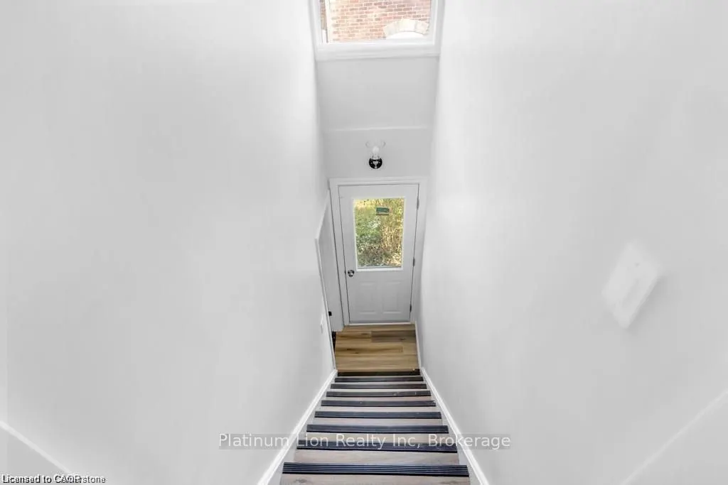 89 Talbot Street S
