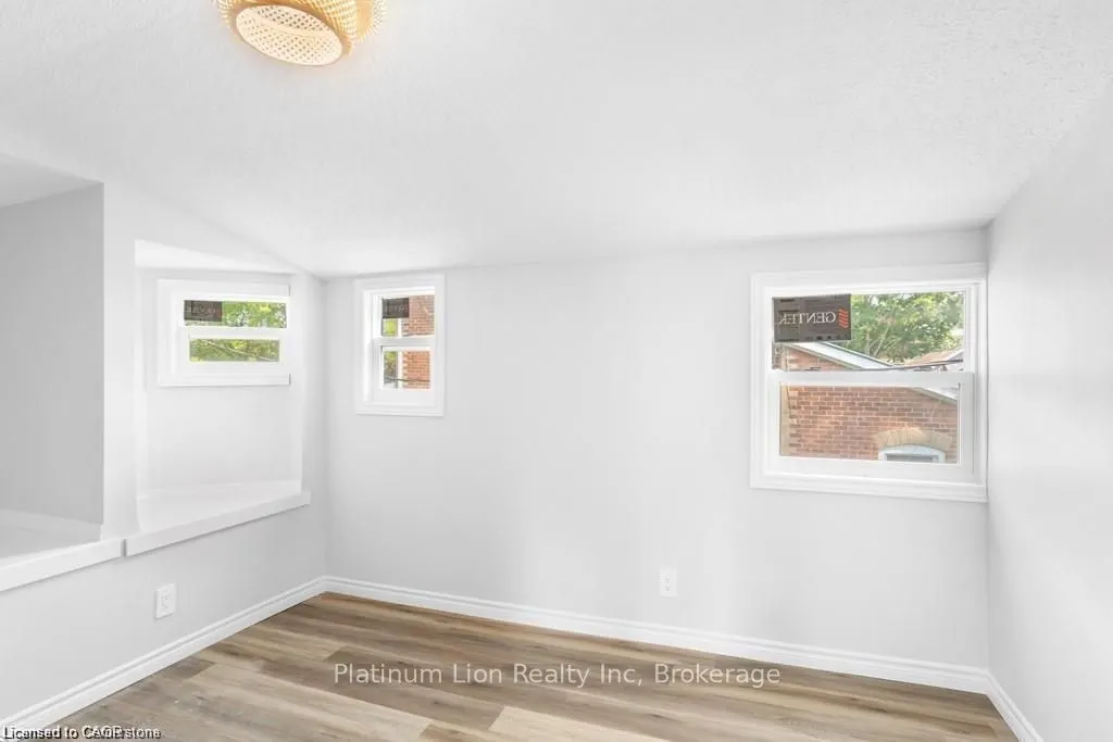 89 Talbot Street S