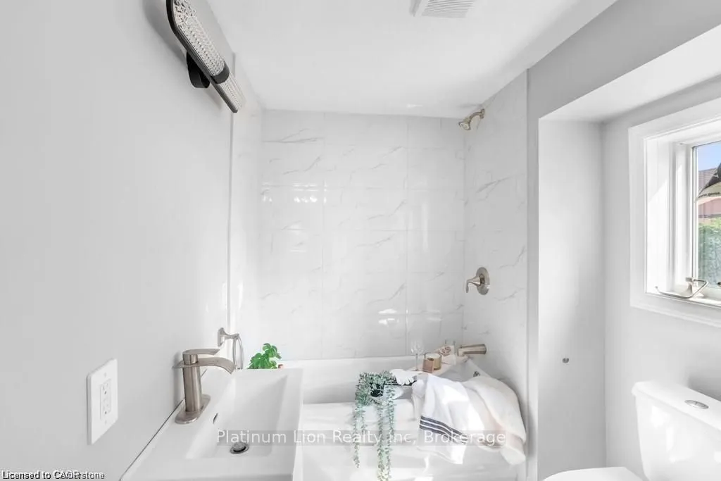 89 Talbot Street S