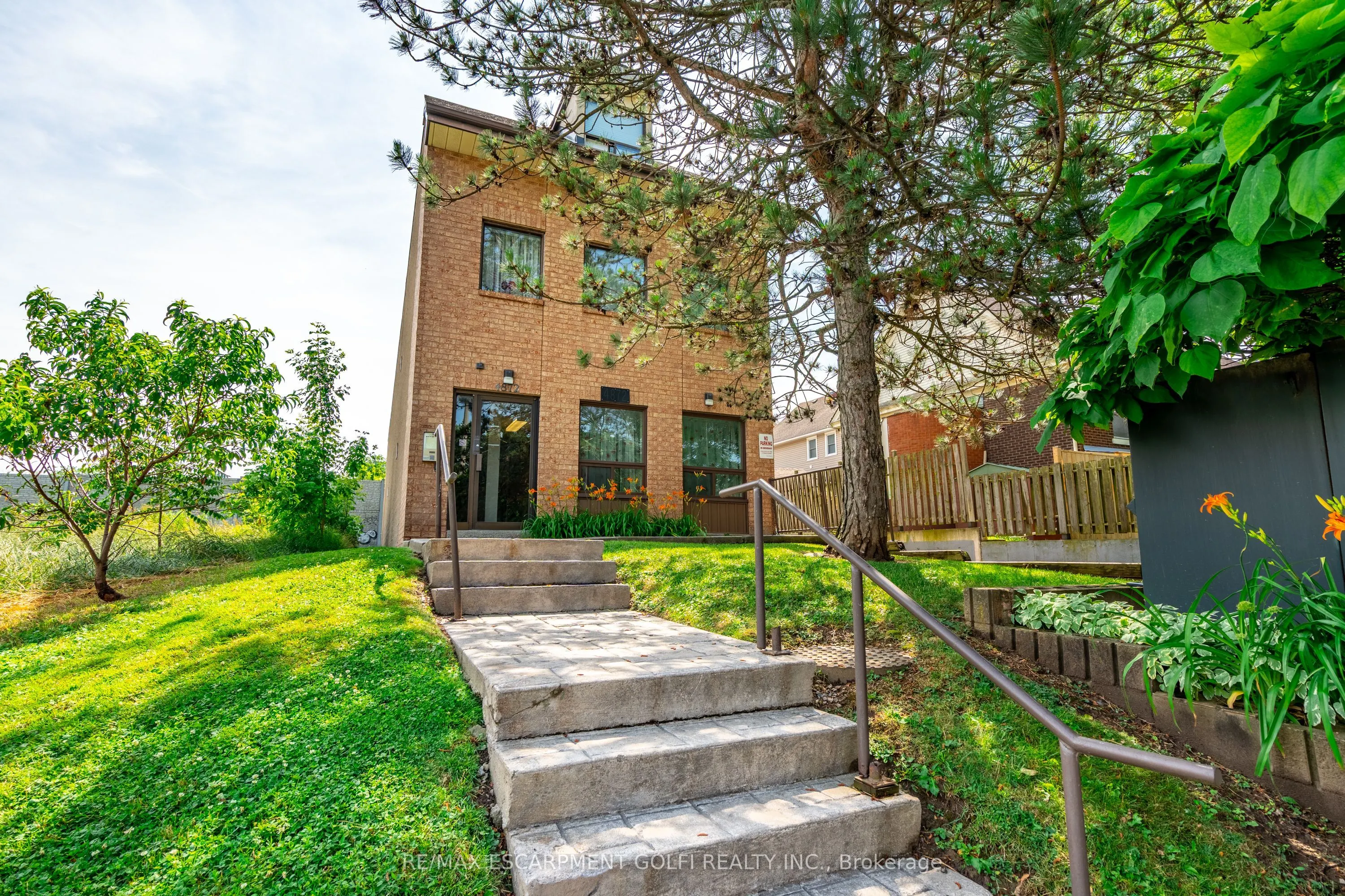 4872 Valley Way, #101