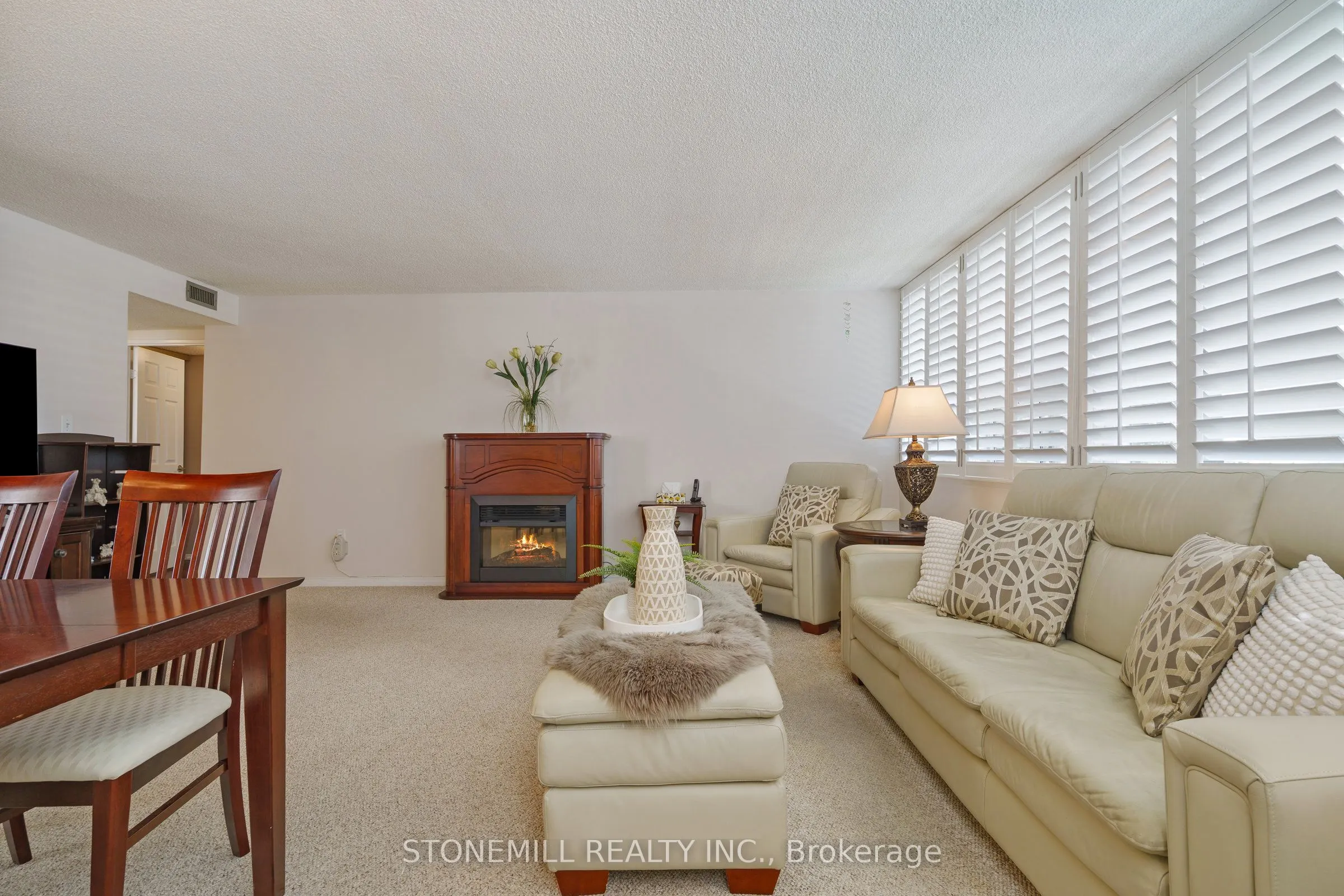 120 Duke Street, #403