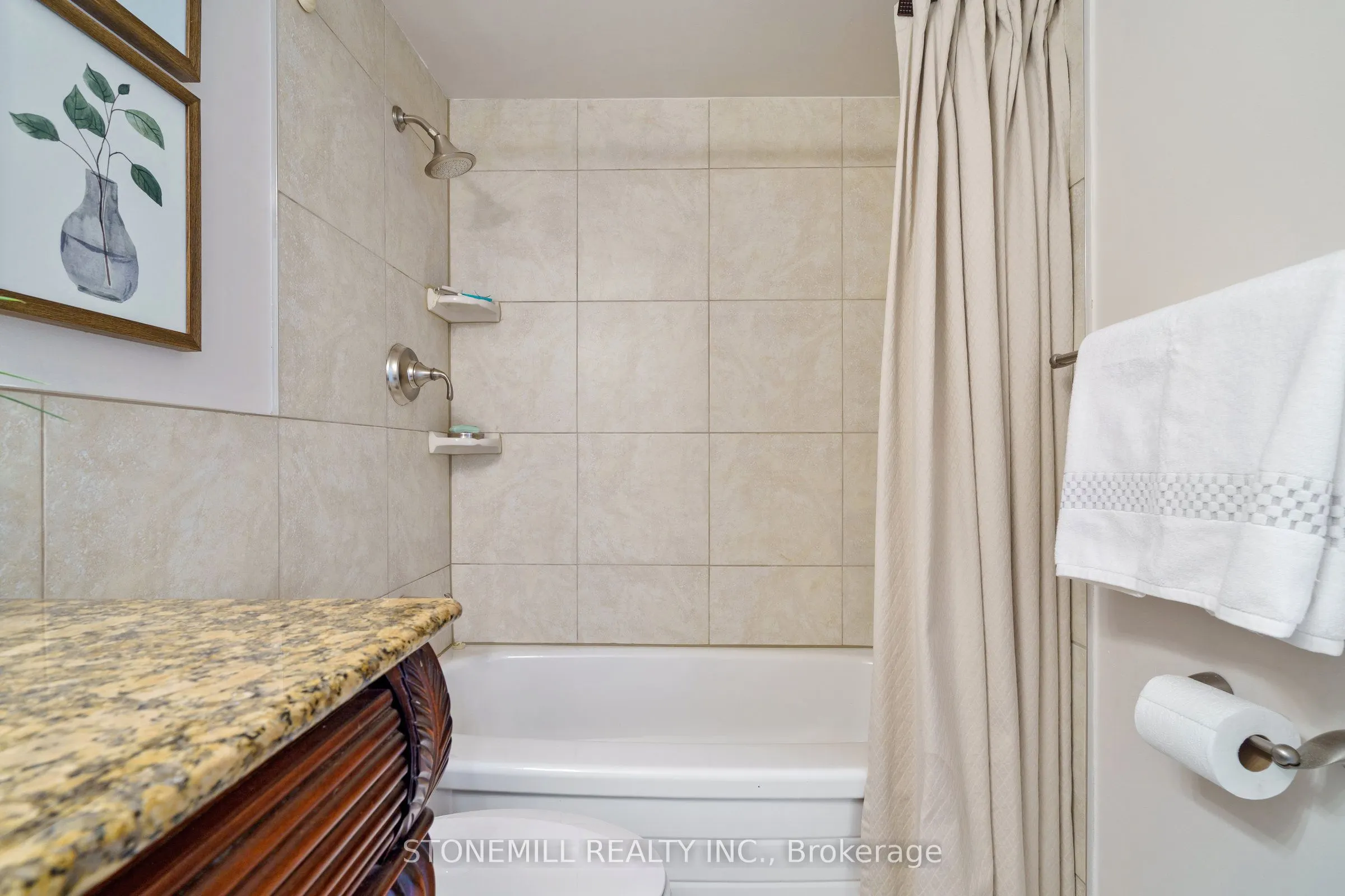 120 Duke Street, #403