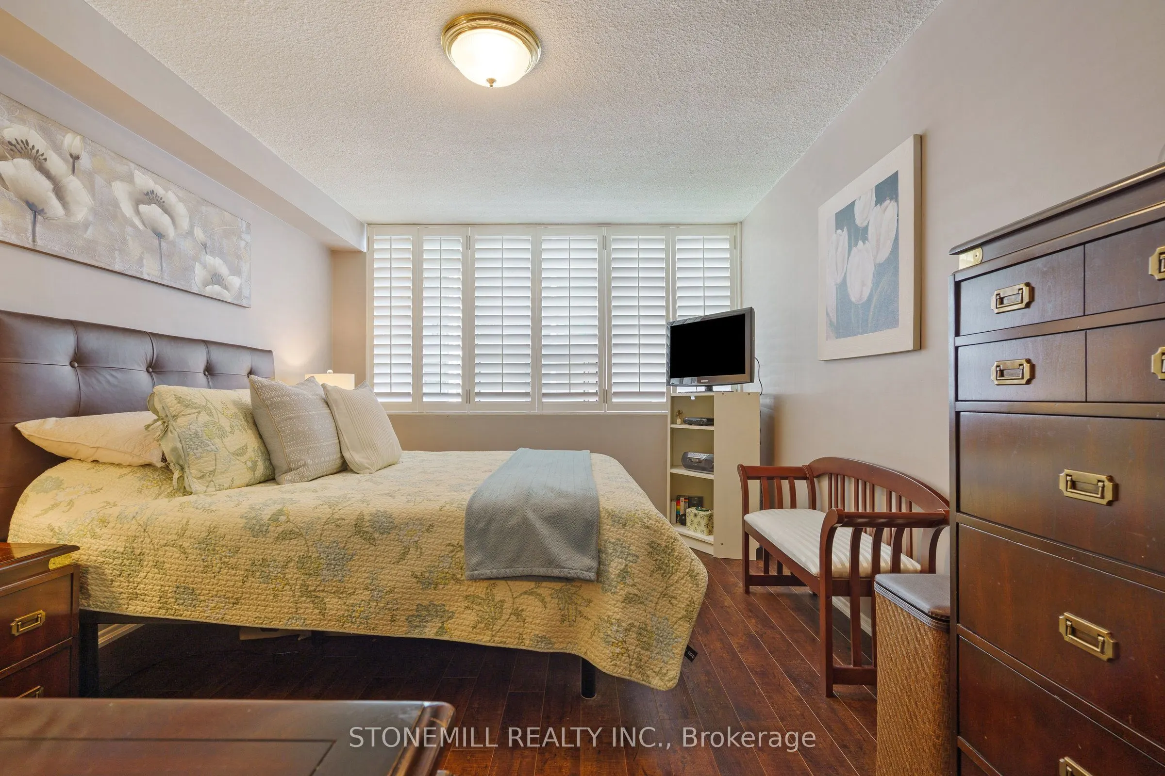 120 Duke Street, #403