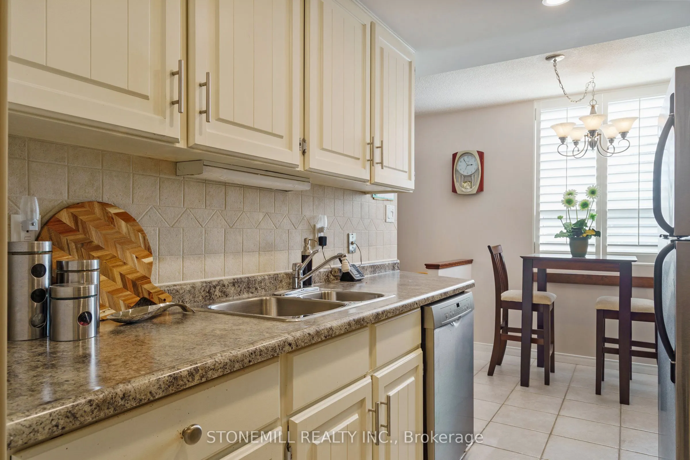 120 Duke Street, #403