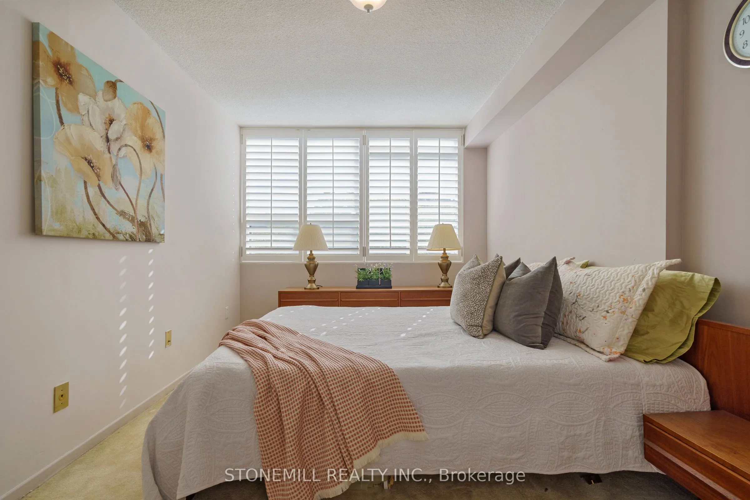 120 Duke Street, #403