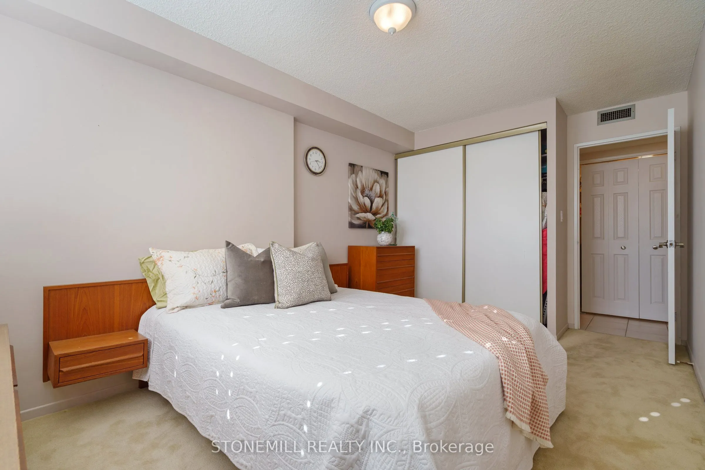 120 Duke Street, #403