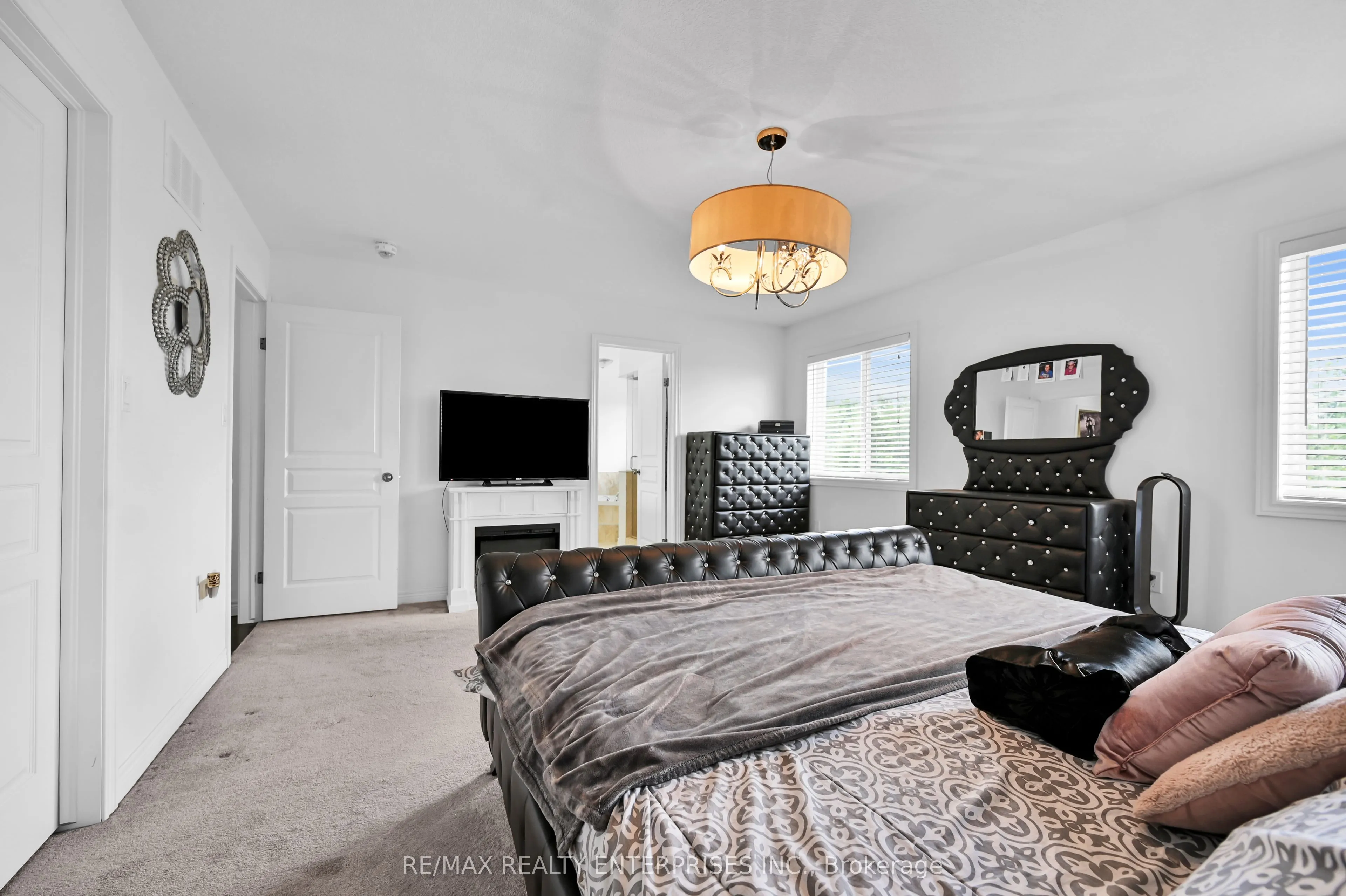 130 Chartwell Circle