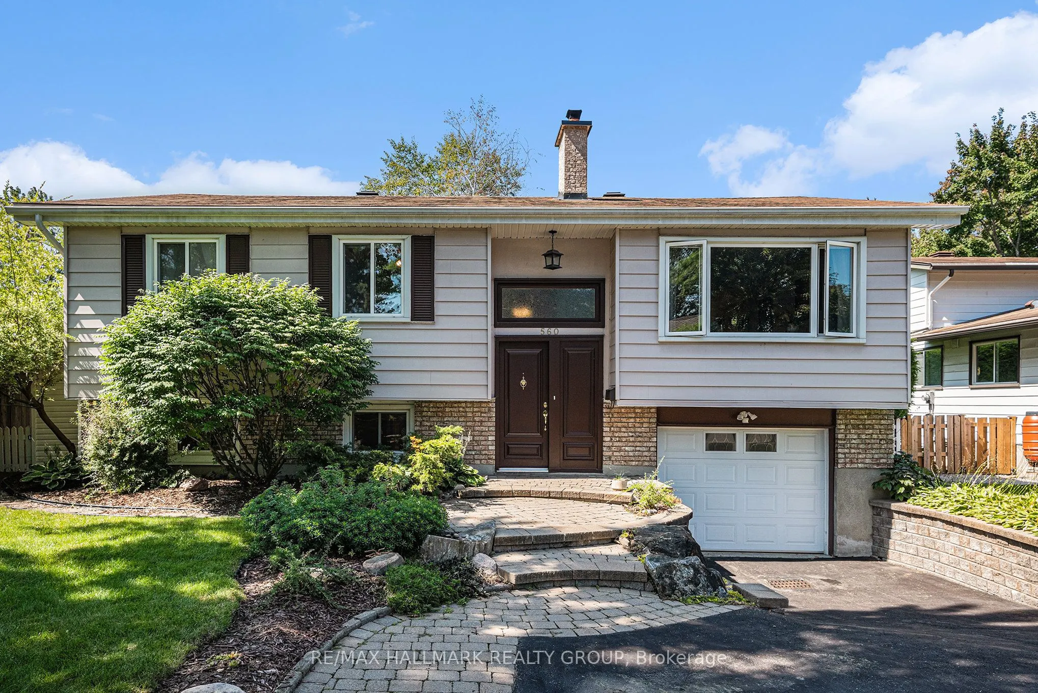 560 Buchanan Crescent