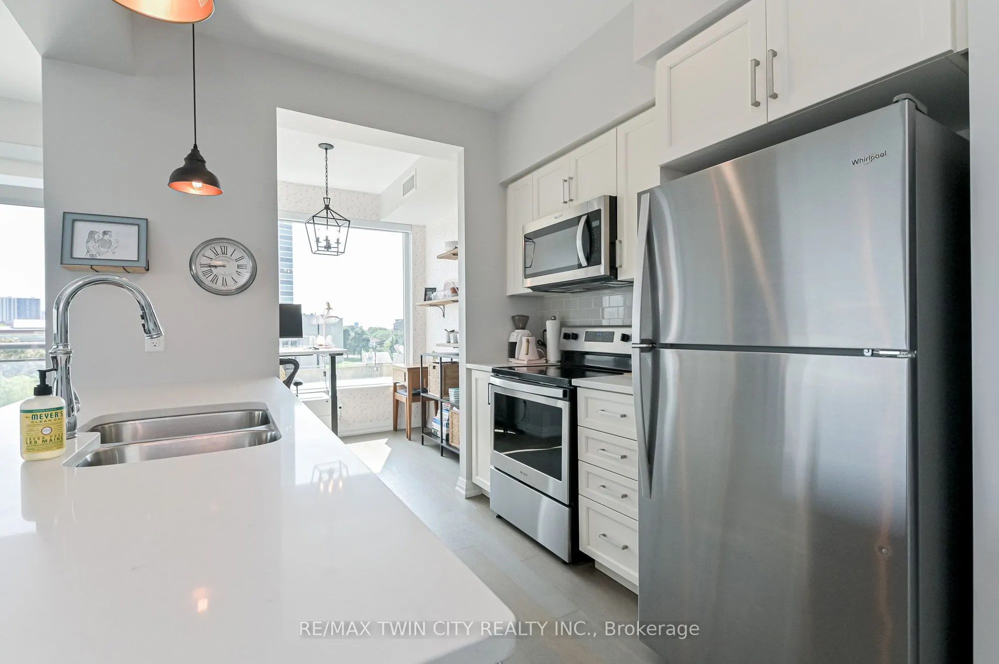 155 Caroline Street S, #606