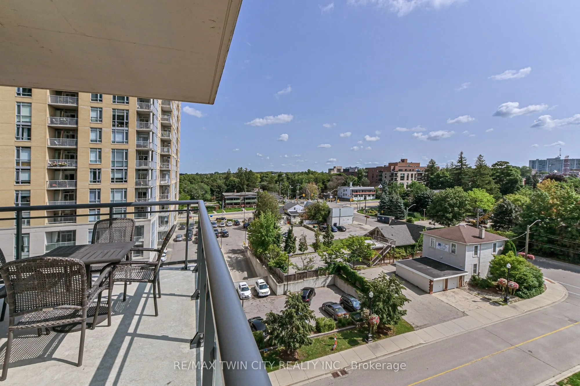155 Caroline Street S, #606