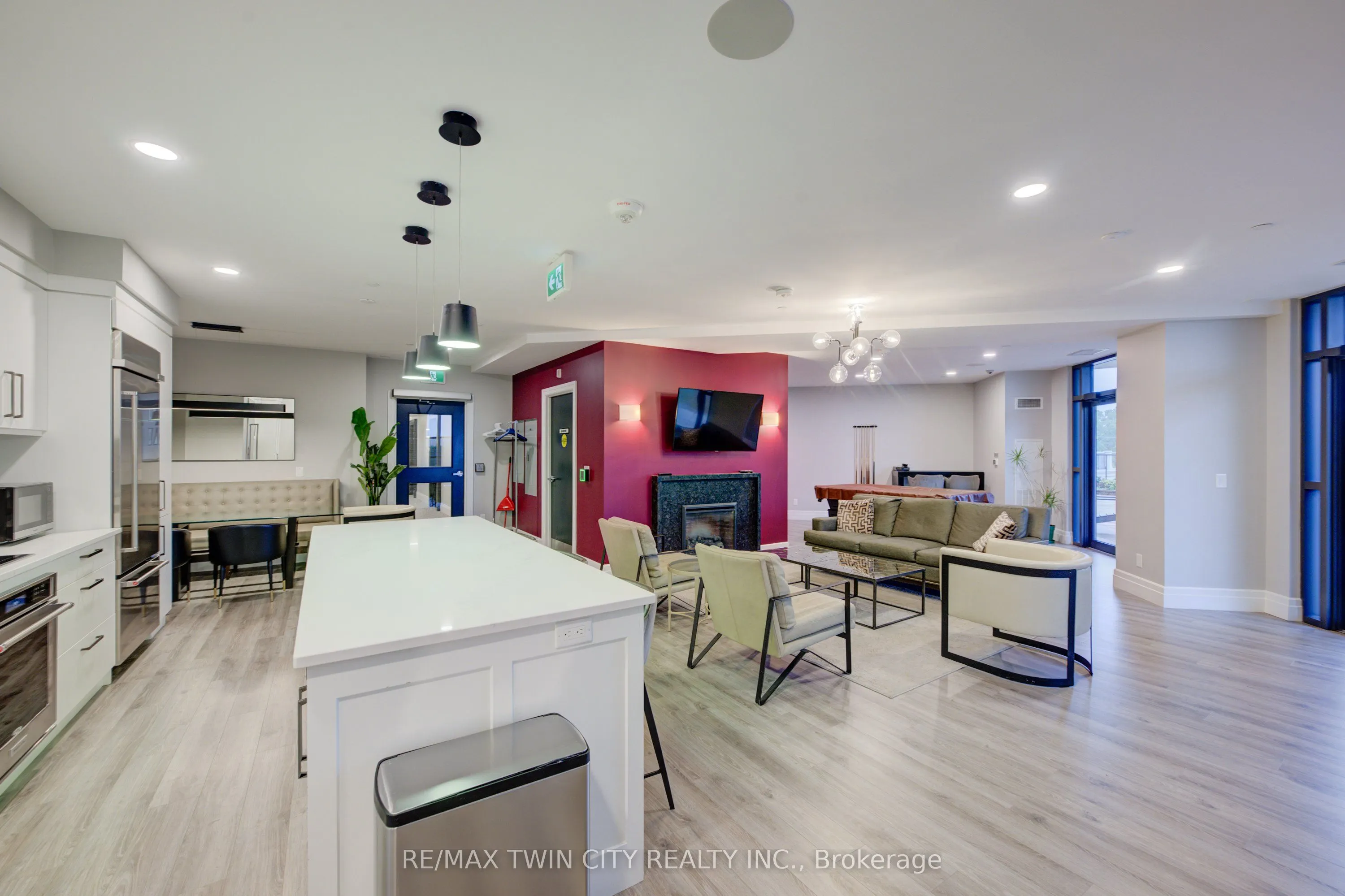 155 Caroline Street S, #606