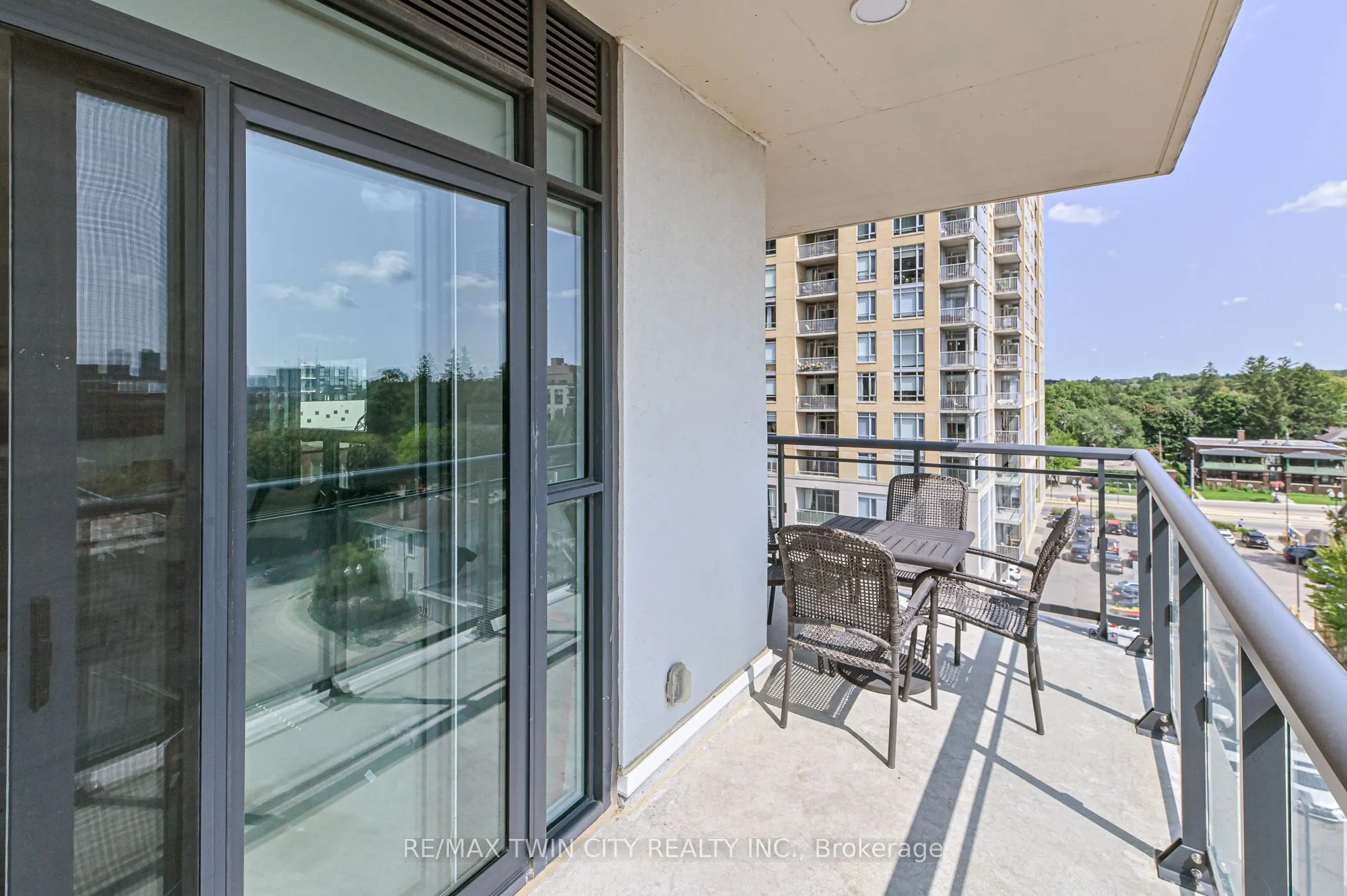 155 Caroline Street S, #606