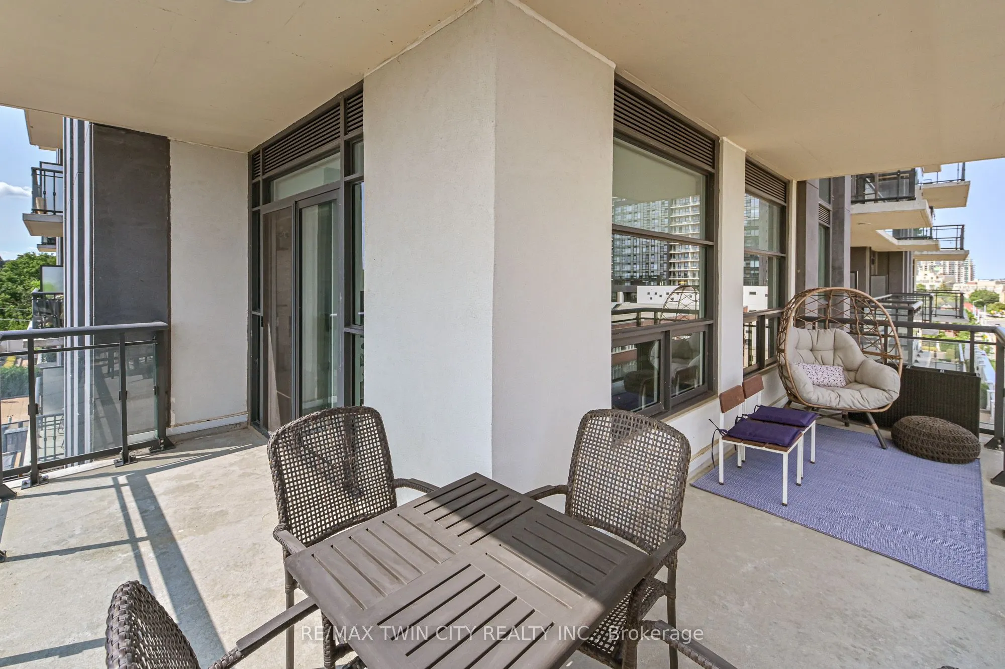 155 Caroline Street S, #606