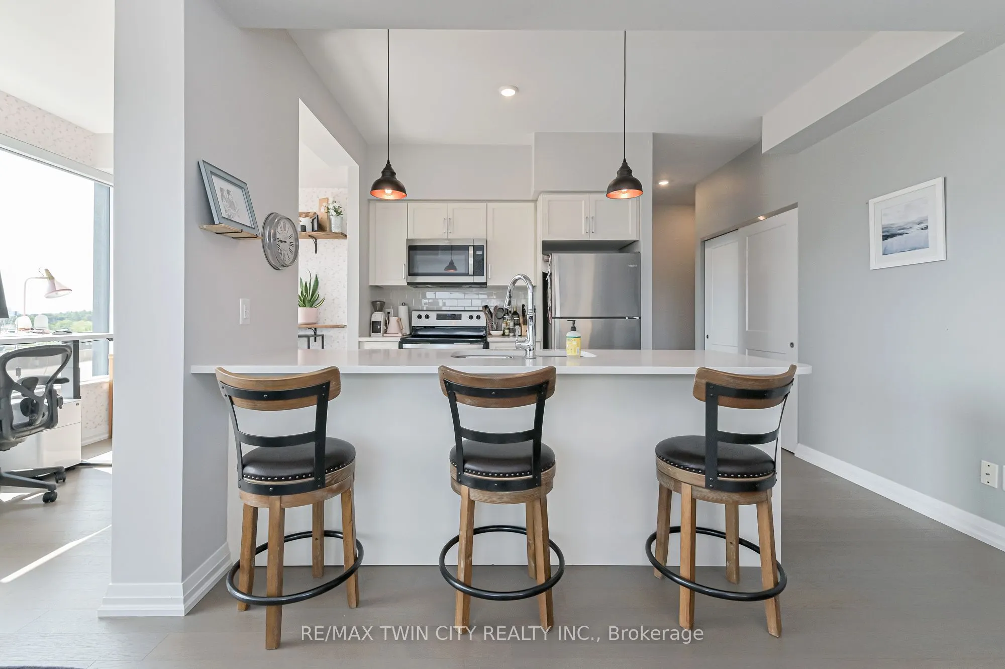 155 Caroline Street S, #606