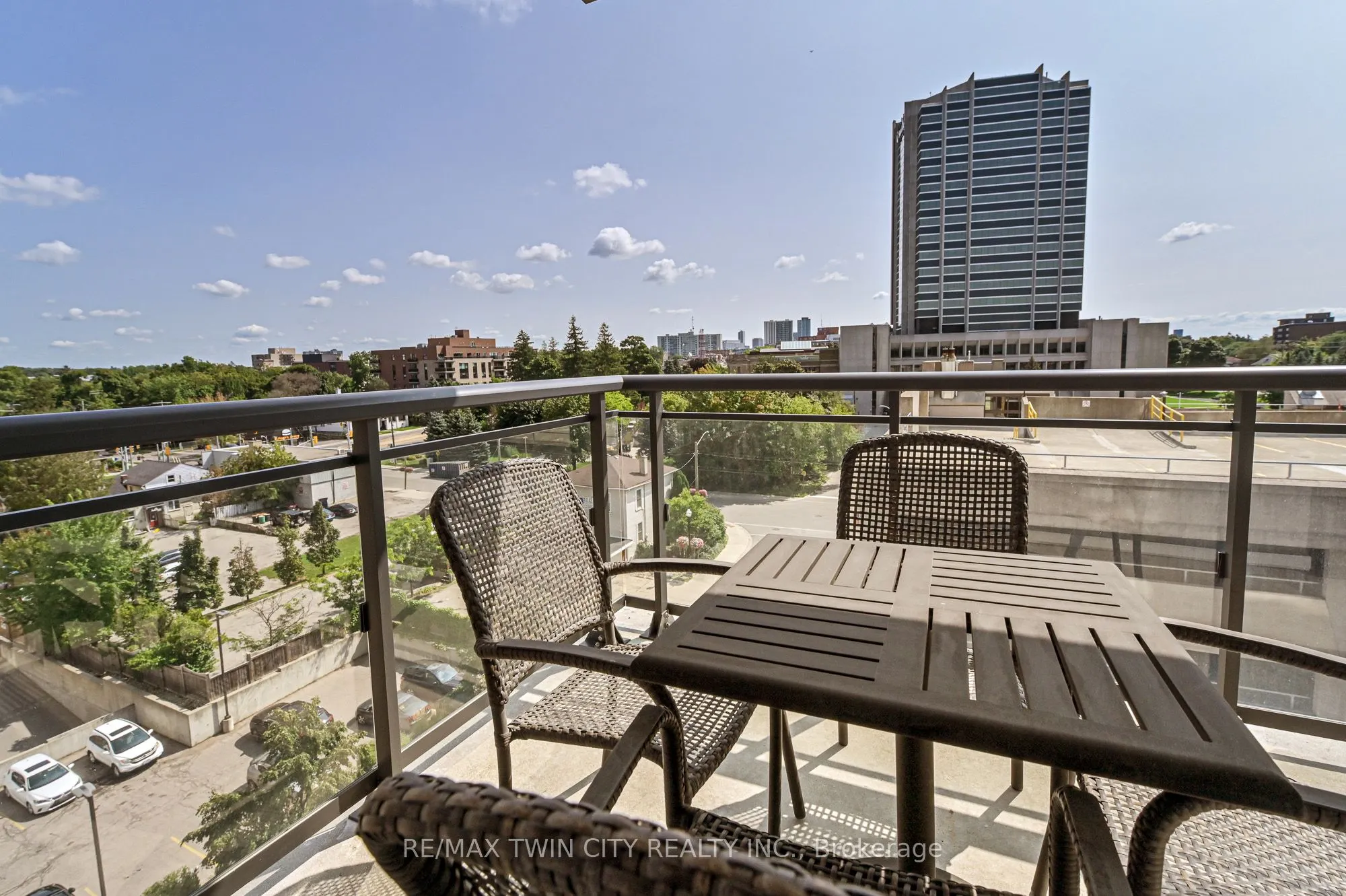 155 Caroline Street S, #606