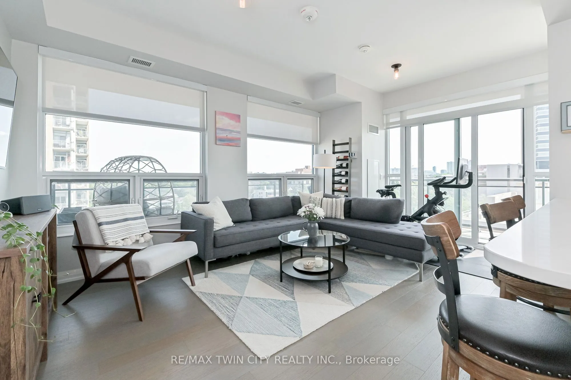 155 Caroline Street S, #606