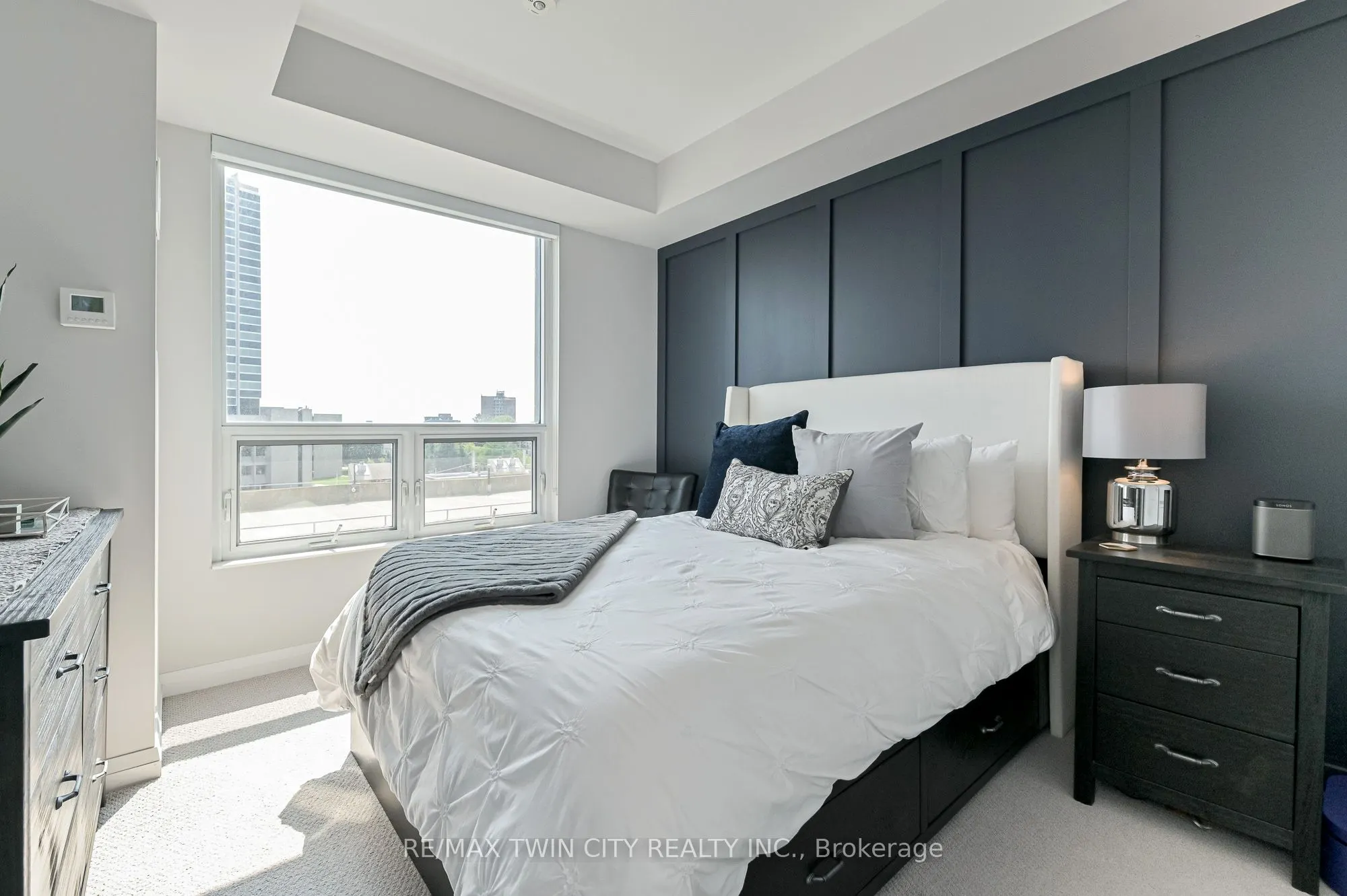 155 Caroline Street S, #606