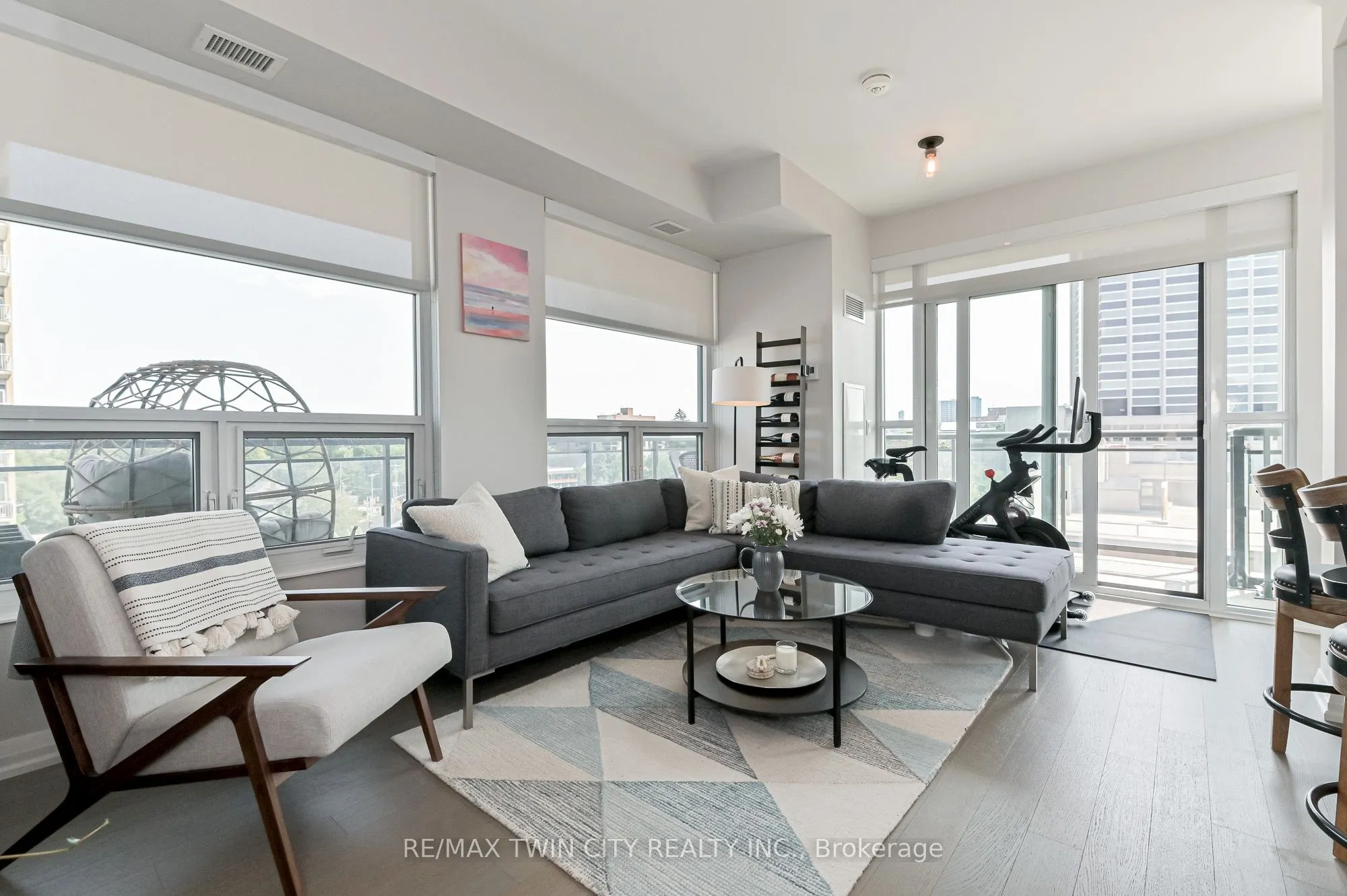 155 Caroline Street S, #606
