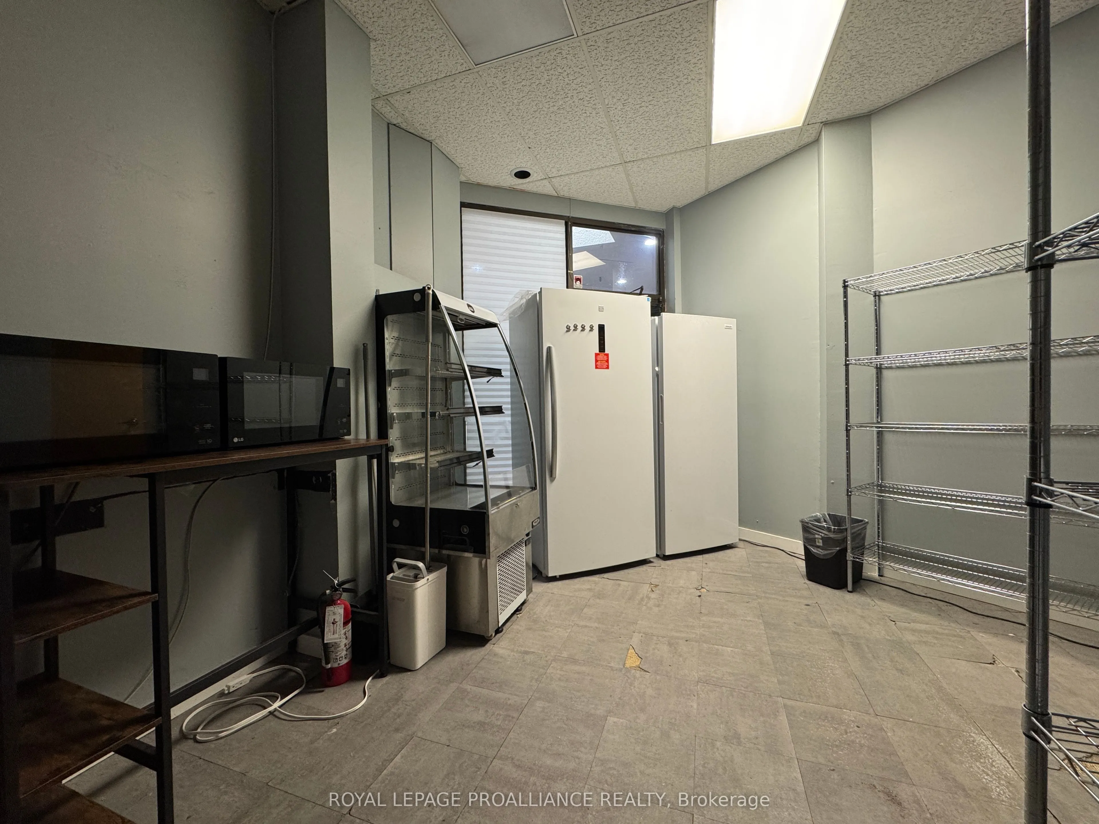 12 Dundas Street W