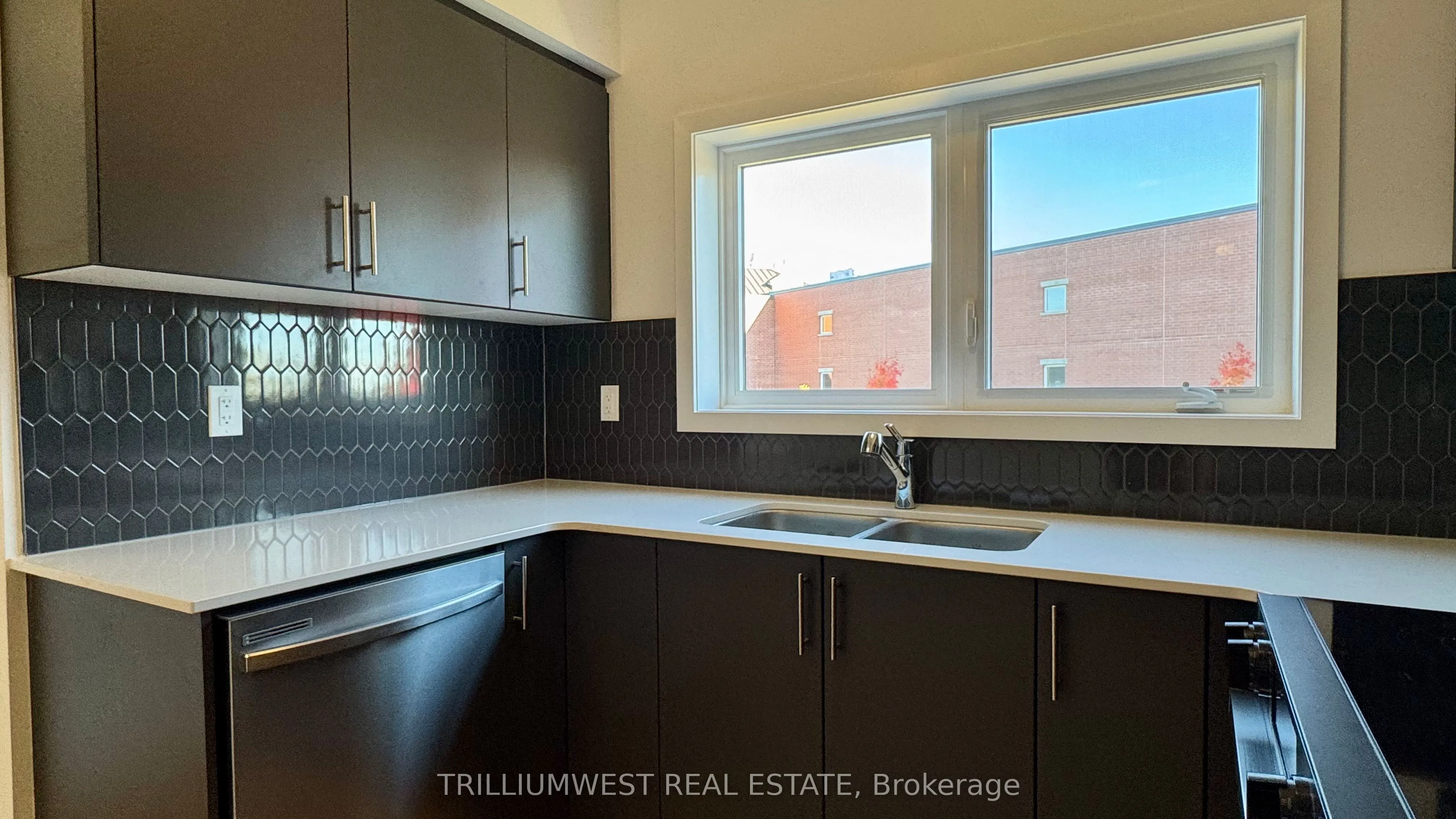 940 ST. DAVID Street N, #108