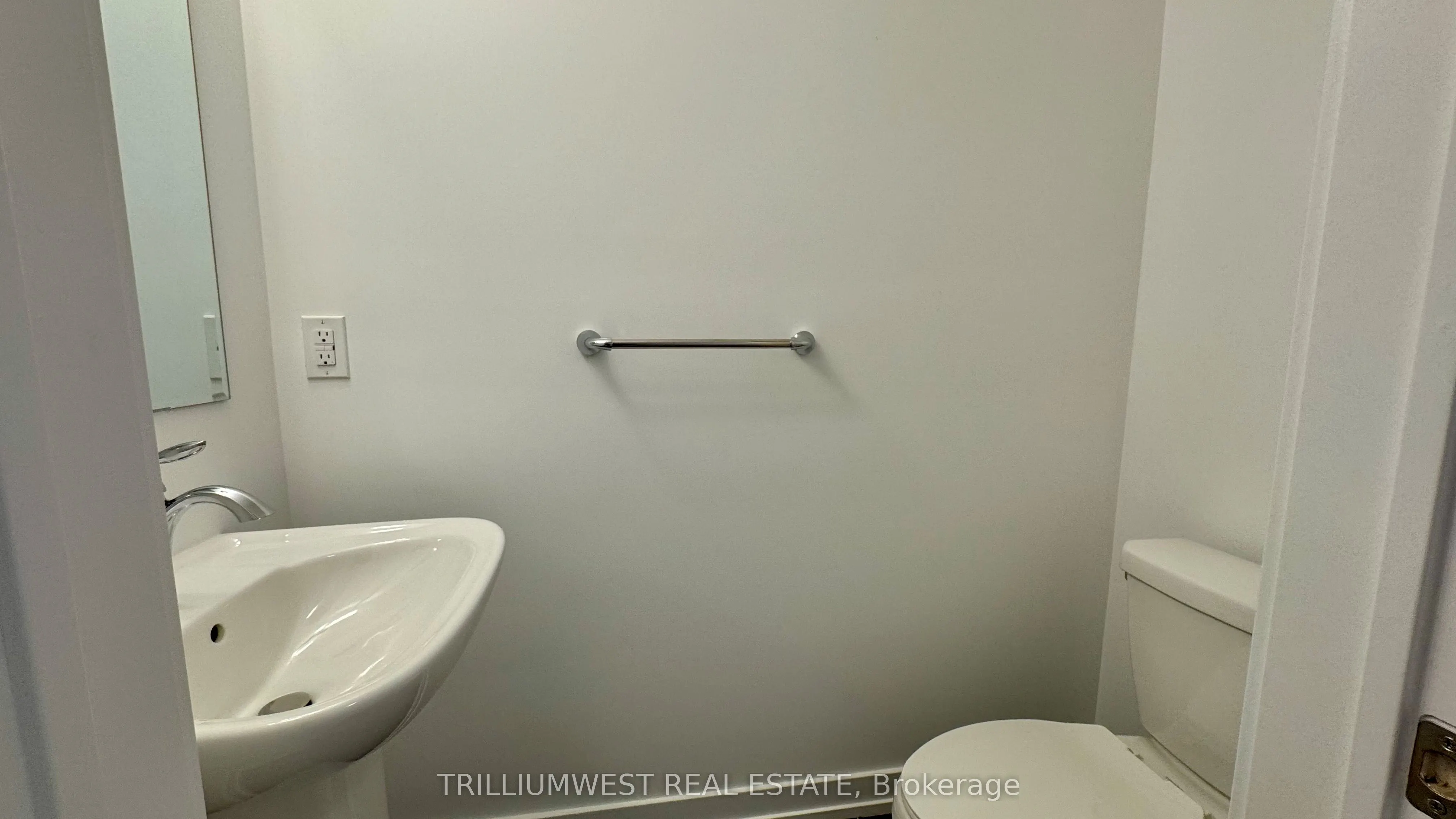 940 ST. DAVID Street N, #108