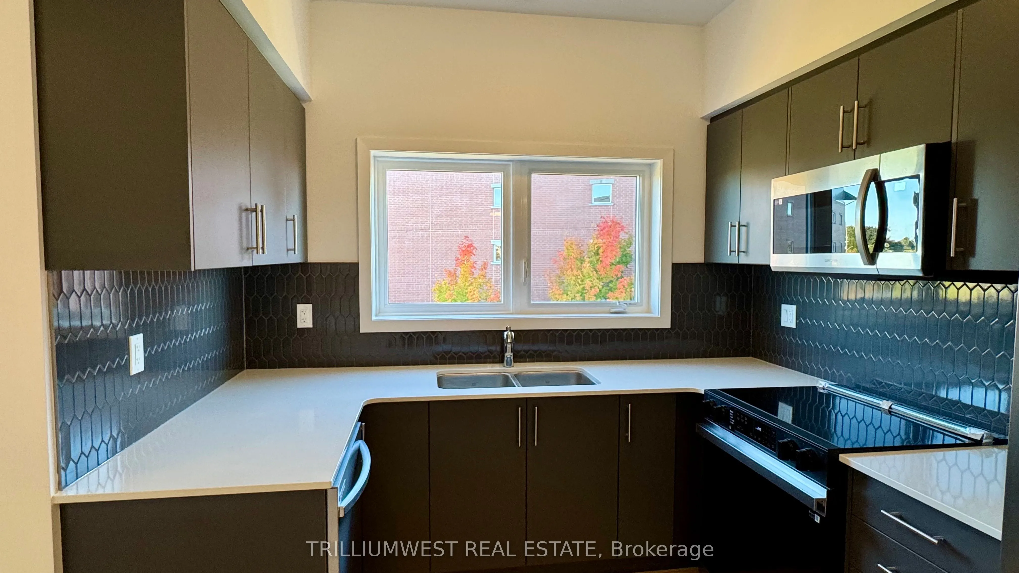 940 ST. DAVID Street N, #108