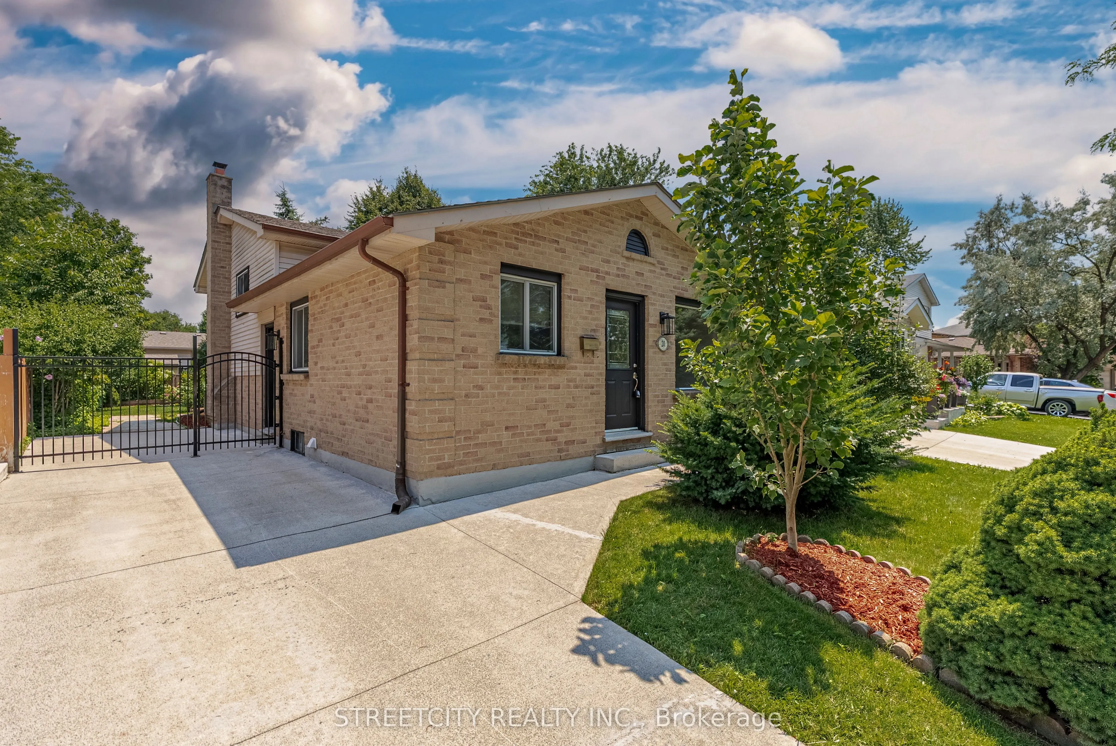 20 Fairchild Crescent