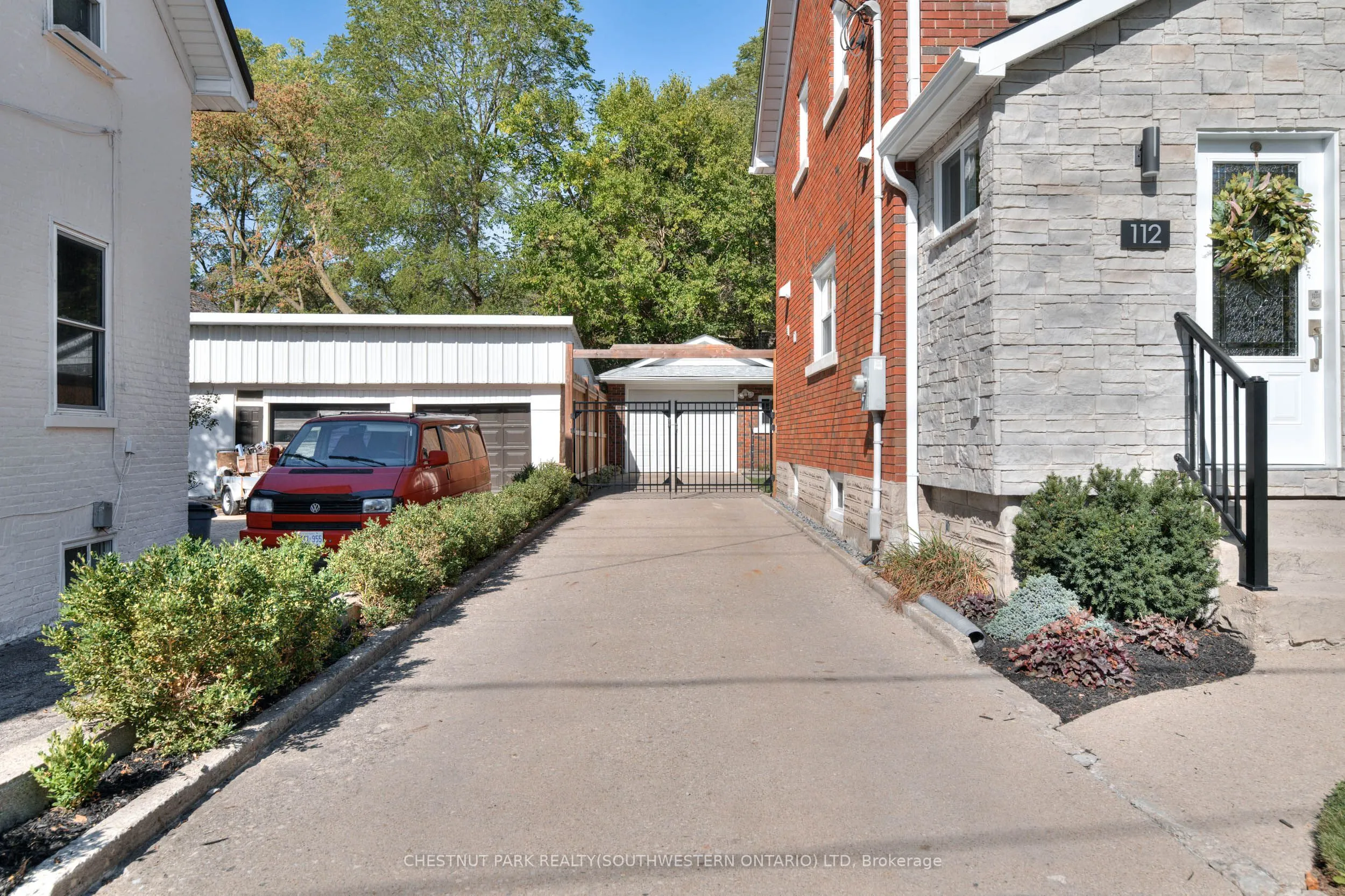 112 Cedar Street S