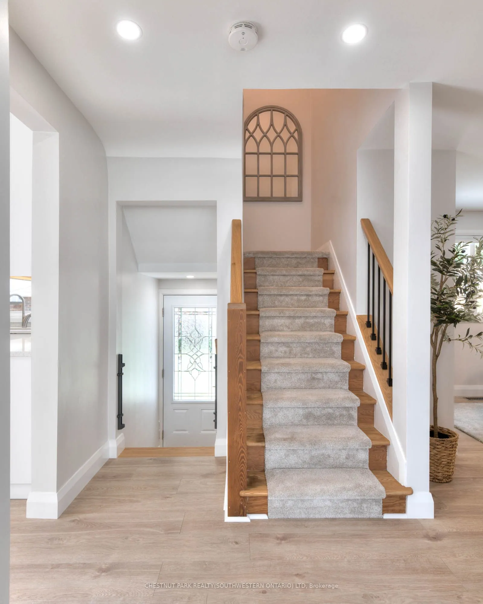 112 Cedar Street S