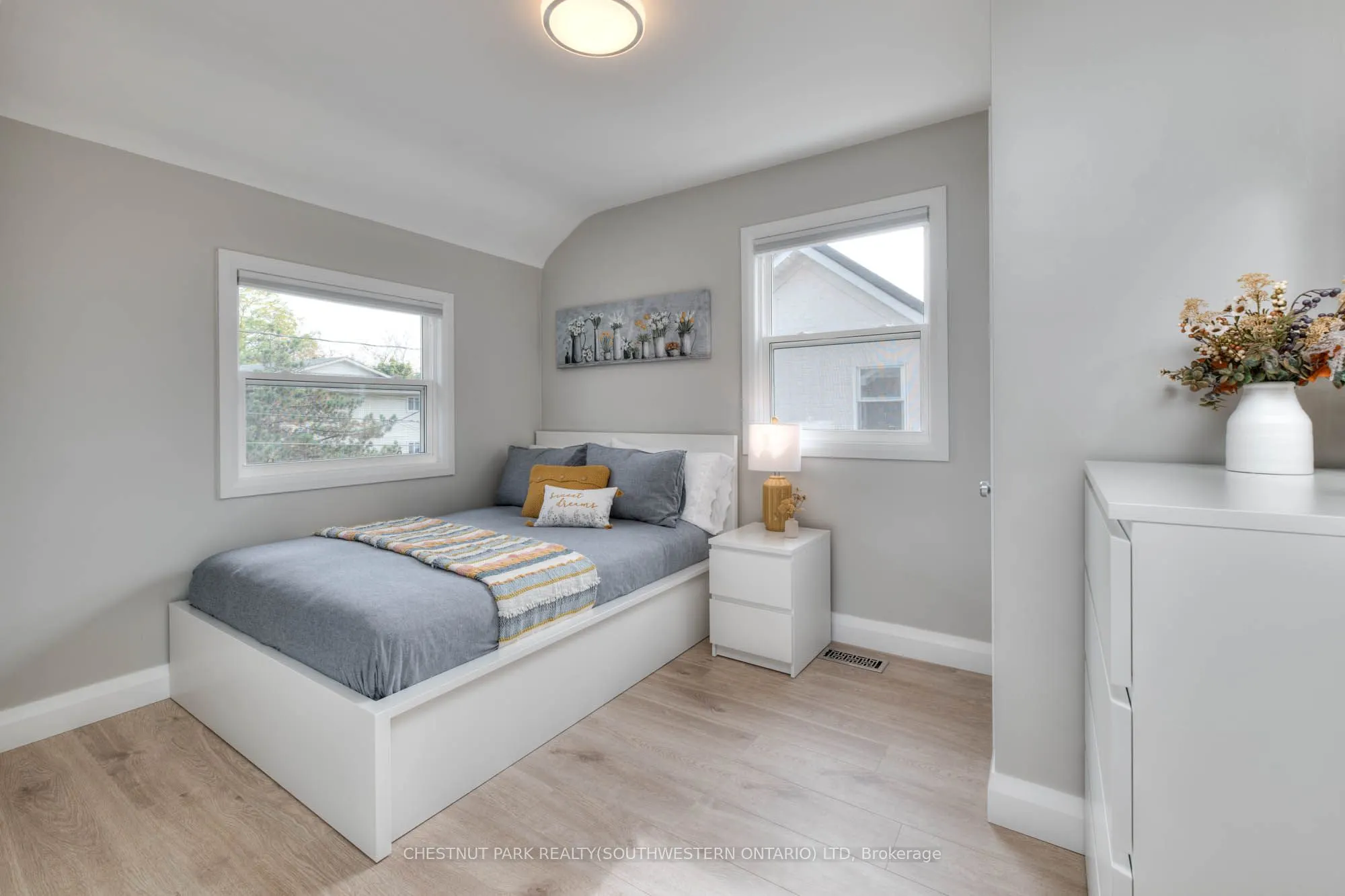 112 Cedar Street S