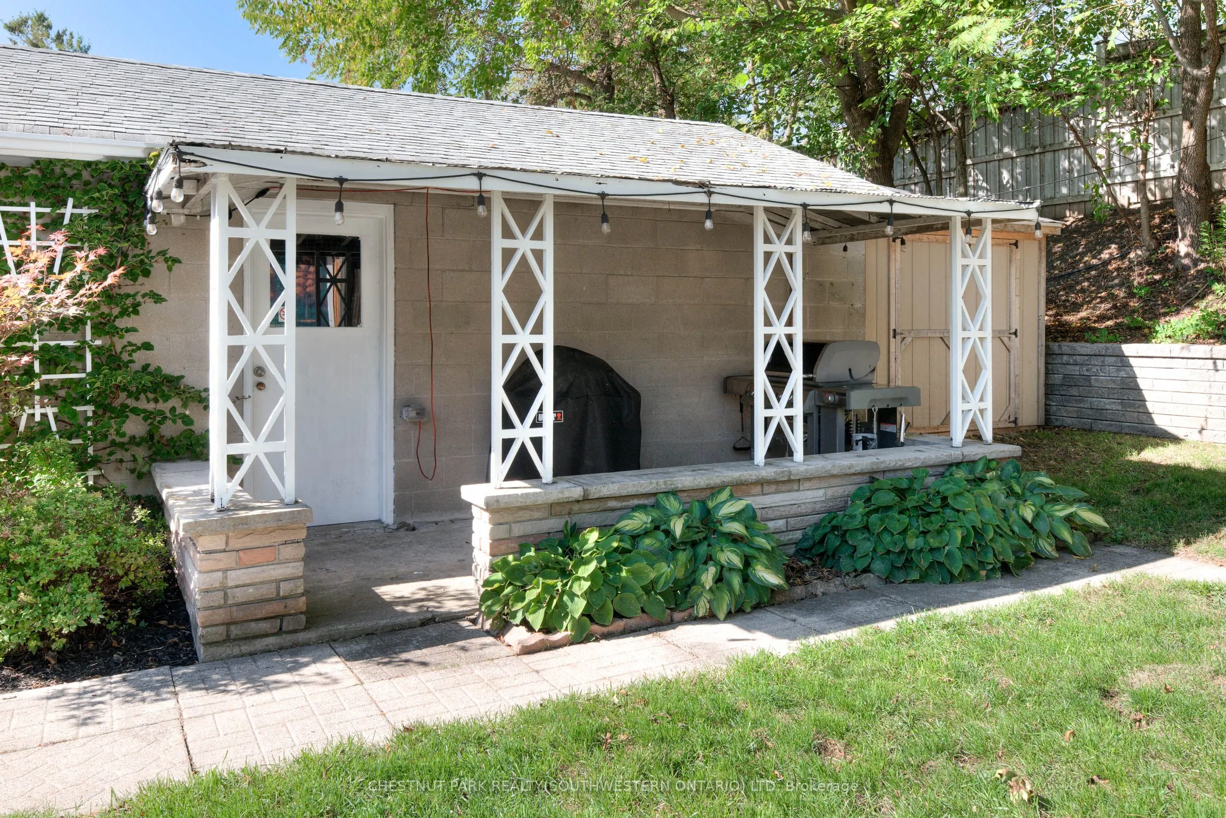 112 Cedar Street S