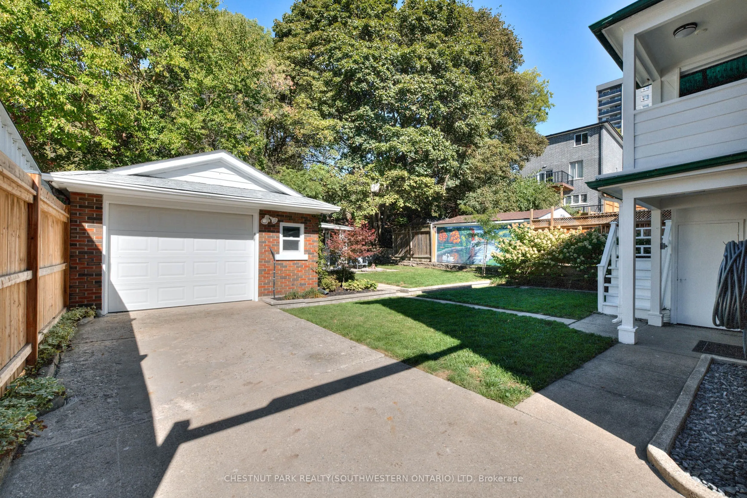 112 Cedar Street S