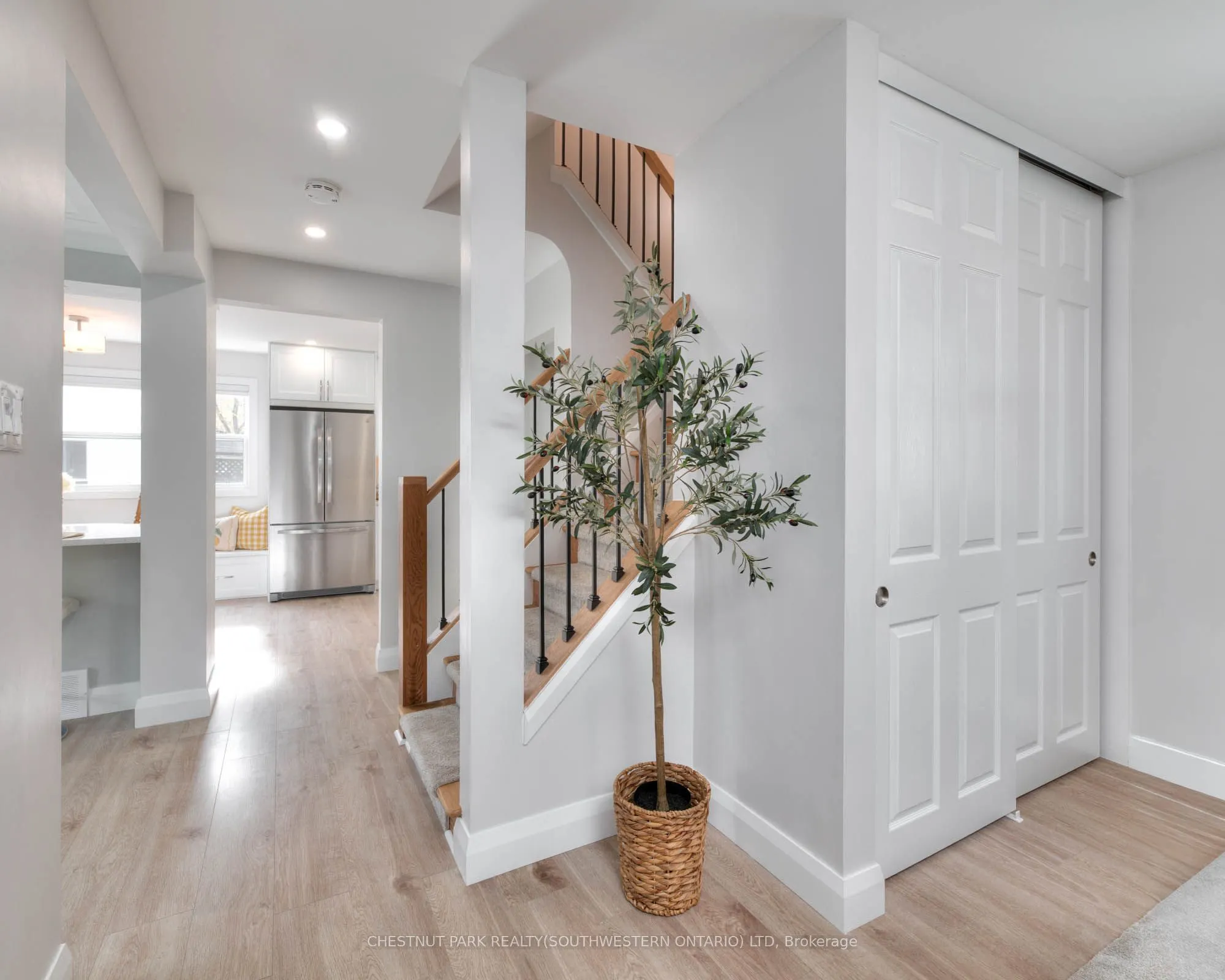 112 Cedar Street S
