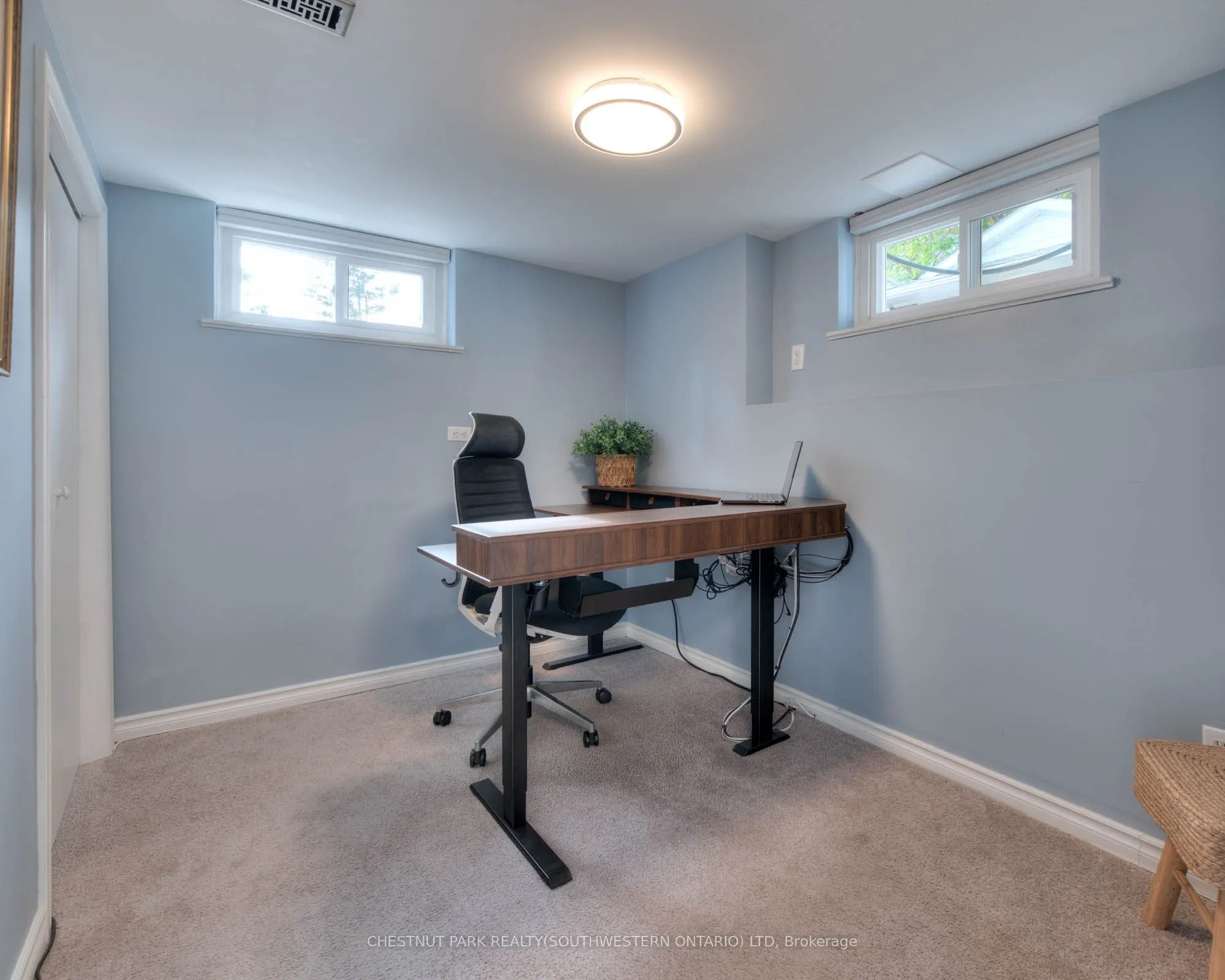 112 Cedar Street S