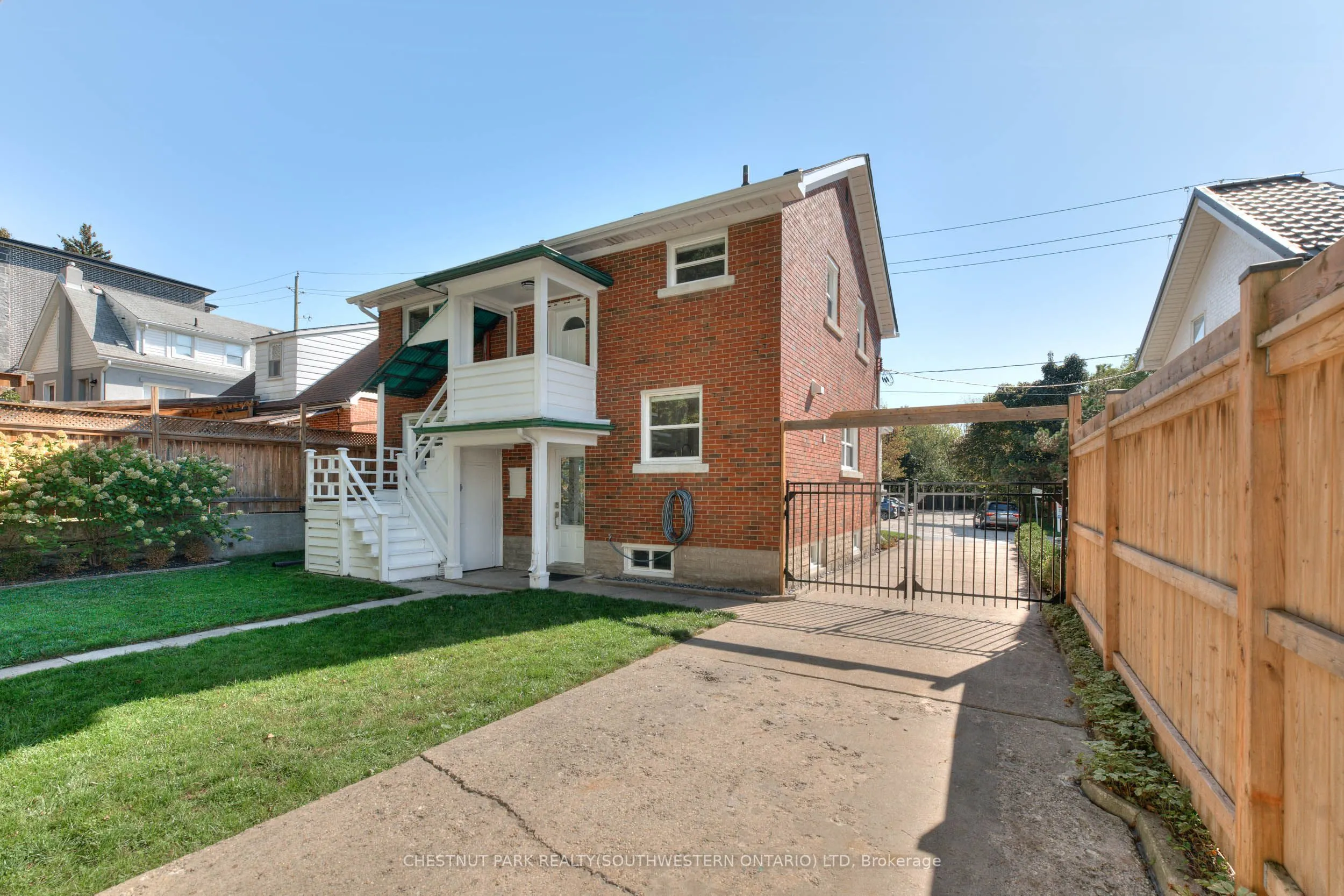 112 Cedar Street S