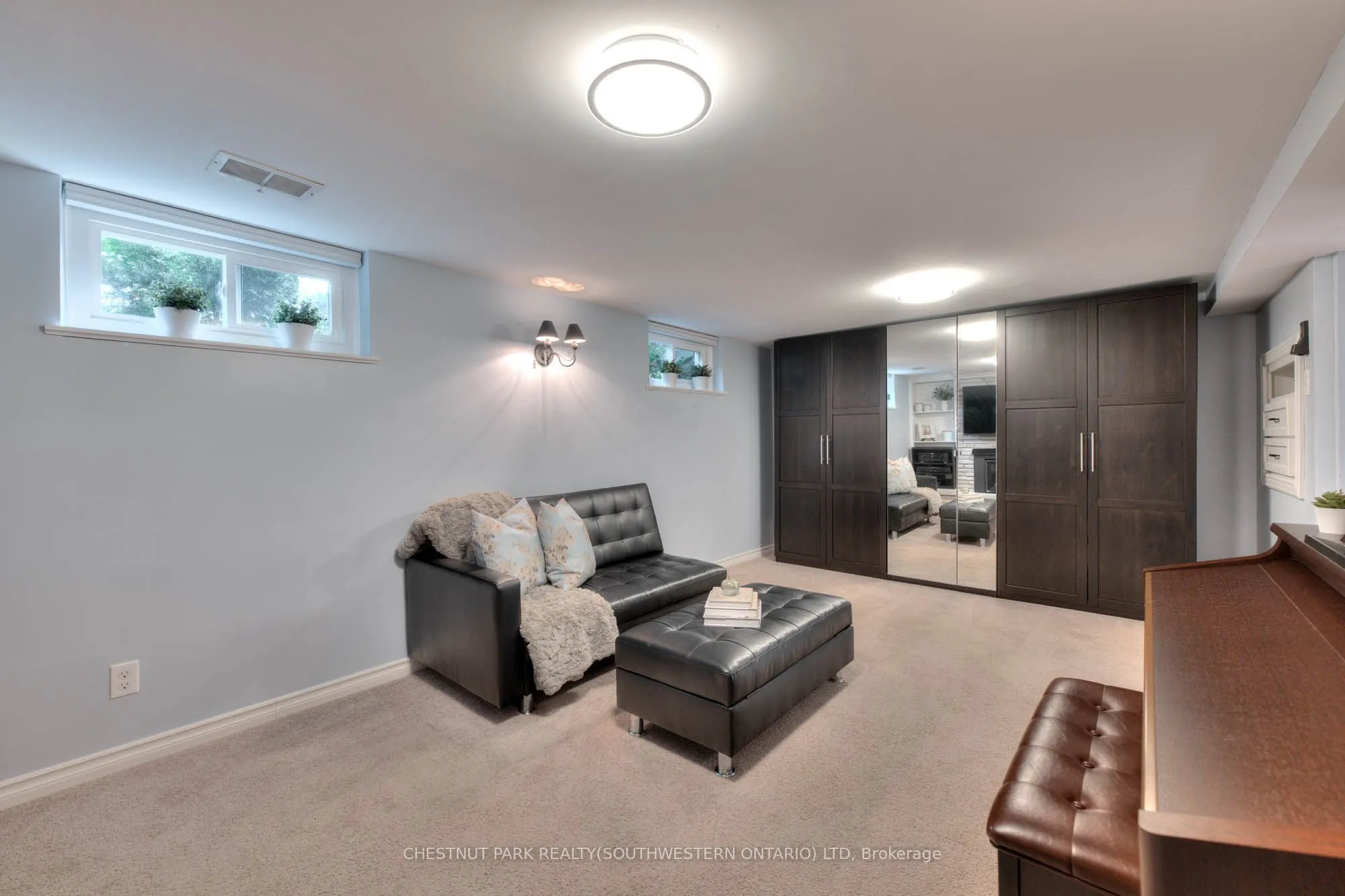 112 Cedar Street S