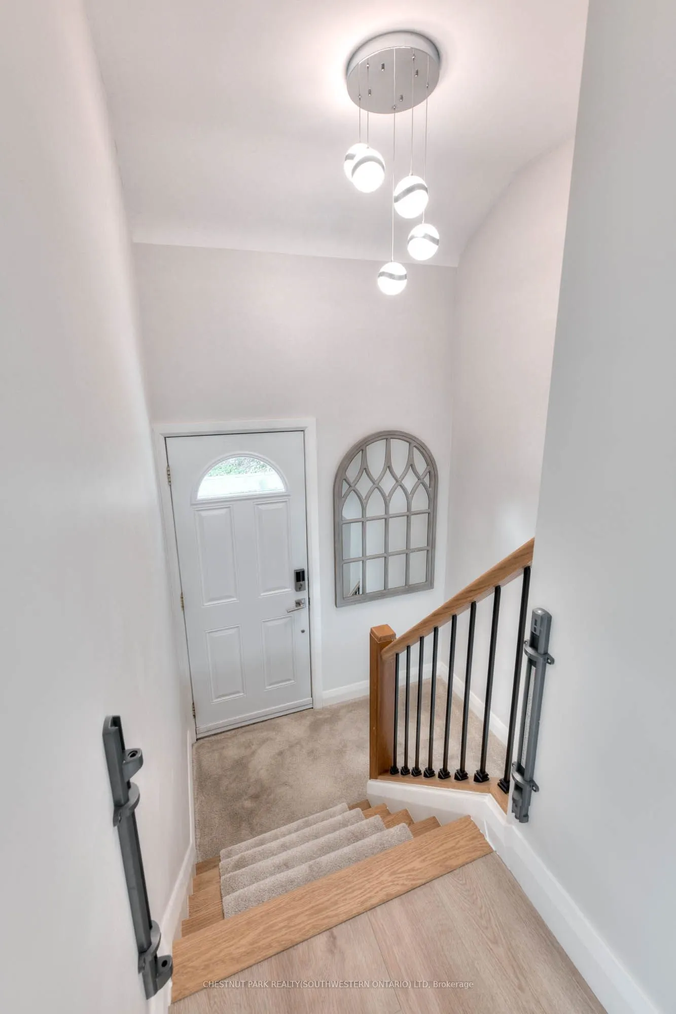 112 Cedar Street S