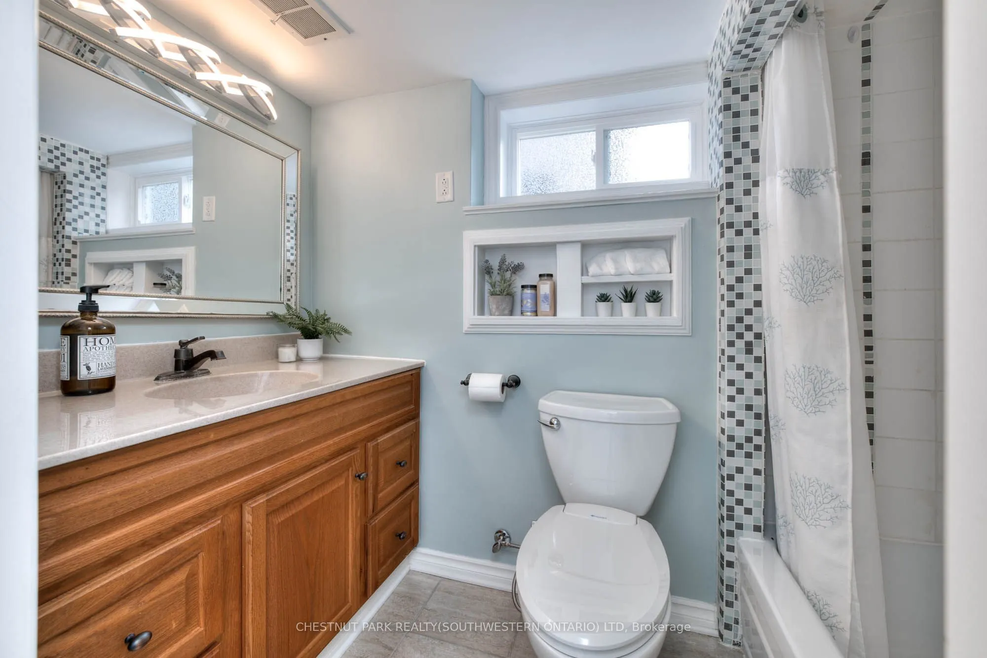 112 Cedar Street S