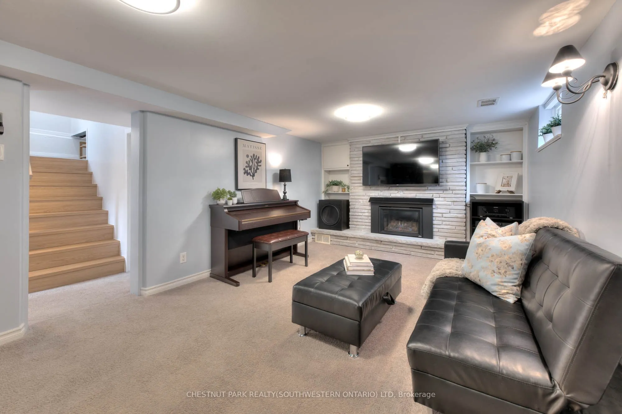 112 Cedar Street S